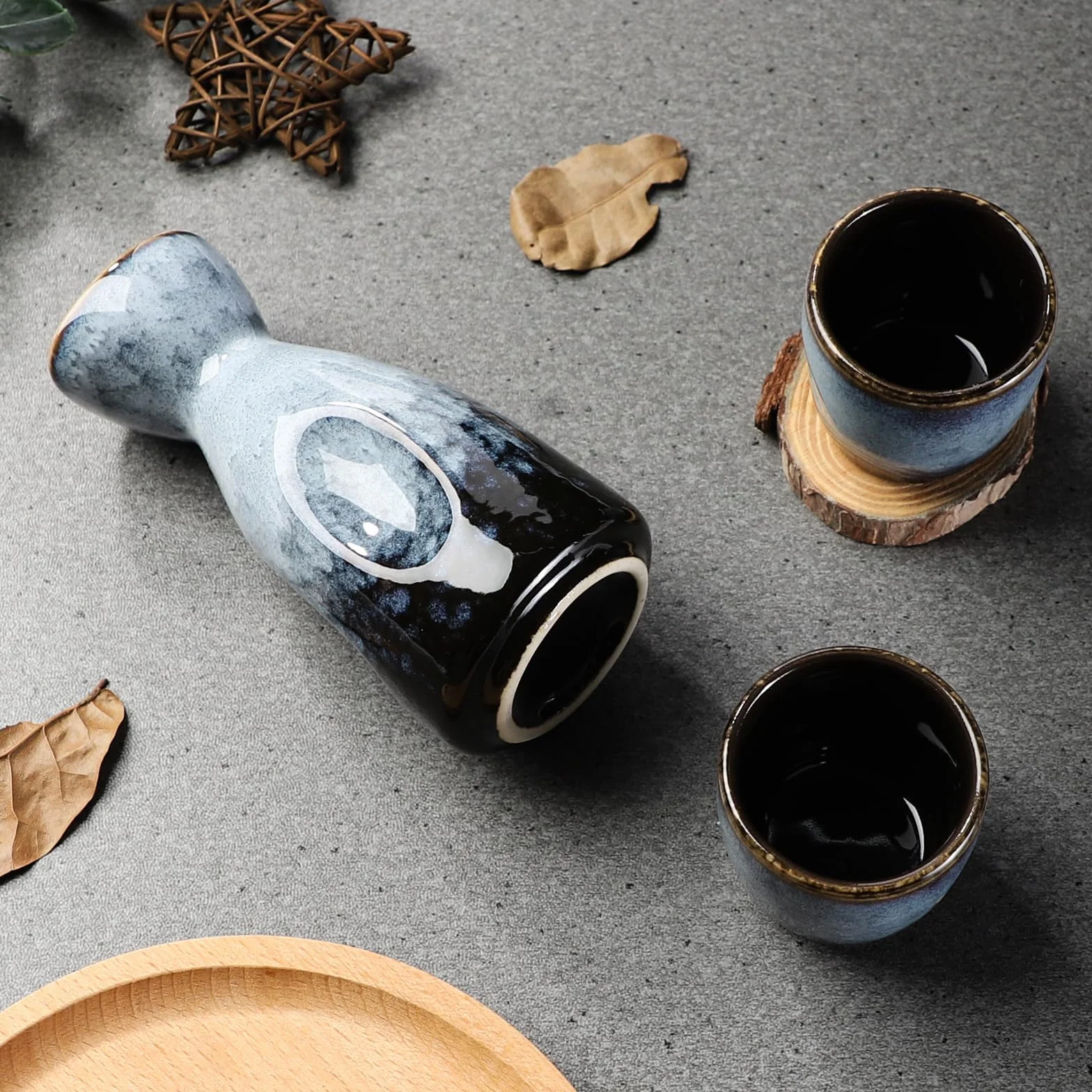 Zestaw do sake z kubkiem do sake i winem, naczyniem porcelanowym, zestaw do podgrzewania 1 garnka sake, 4 kubki do sake (A1)