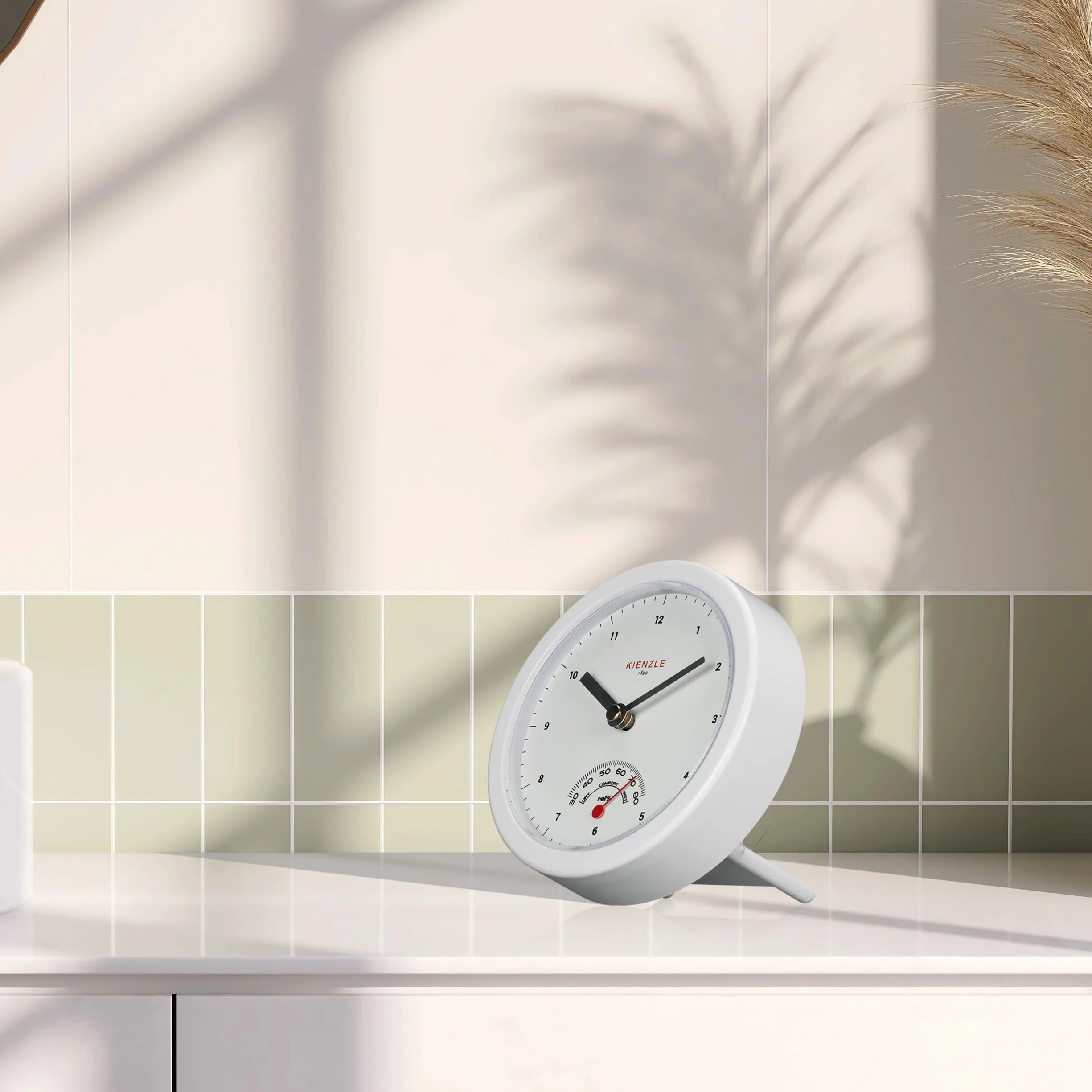 Kienzle Zegar łazienkowy 14 cm z mechanizmem kwarcowym, higrometrem i wskaźnikiem komfortu, ochrona przed rozbryzgami wody, montaż ścienny lub podstawa