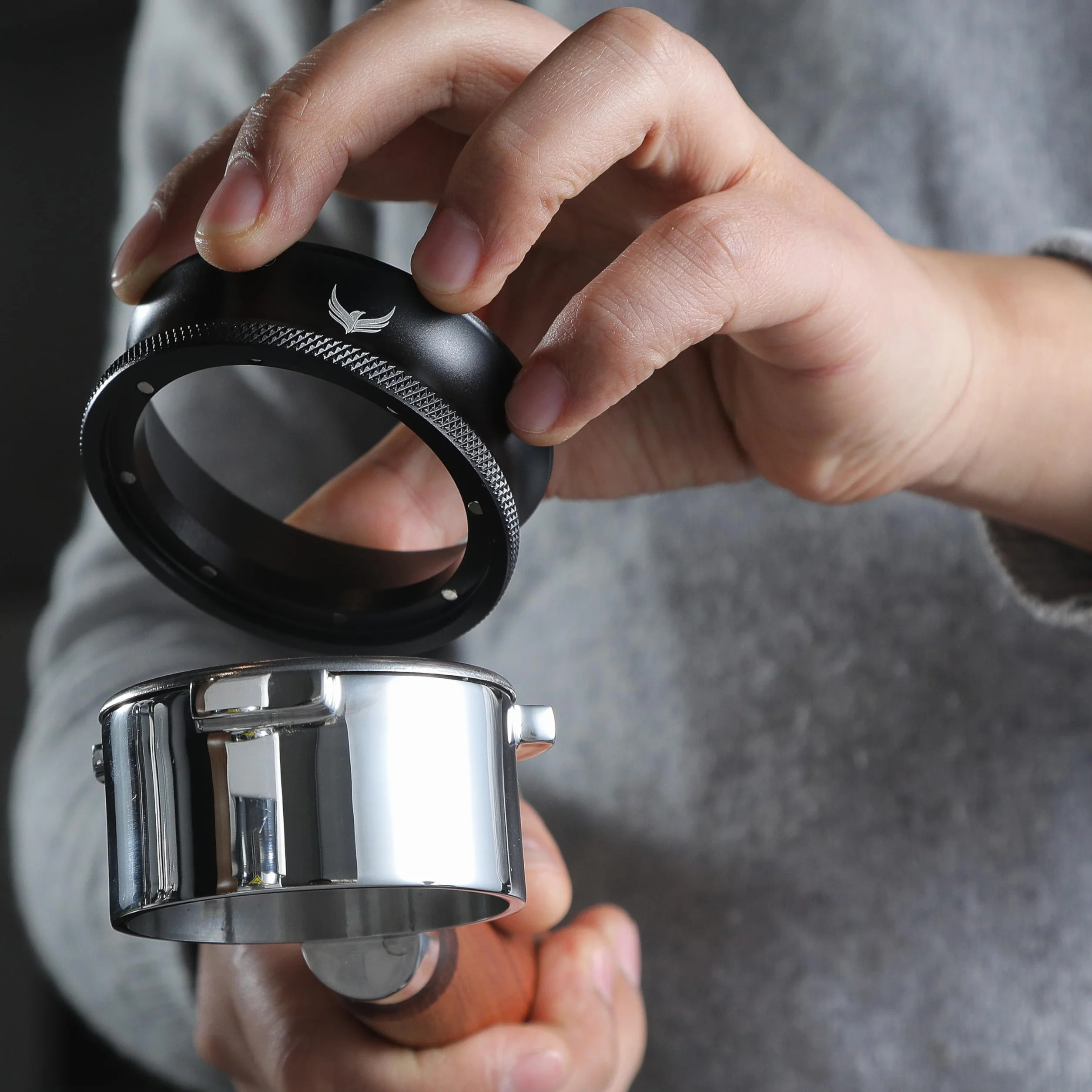 Lejek dozujący i krążek do espresso, zestaw młynka, lejek portafiltrowy (czarny, 58 mm magnetyczny)