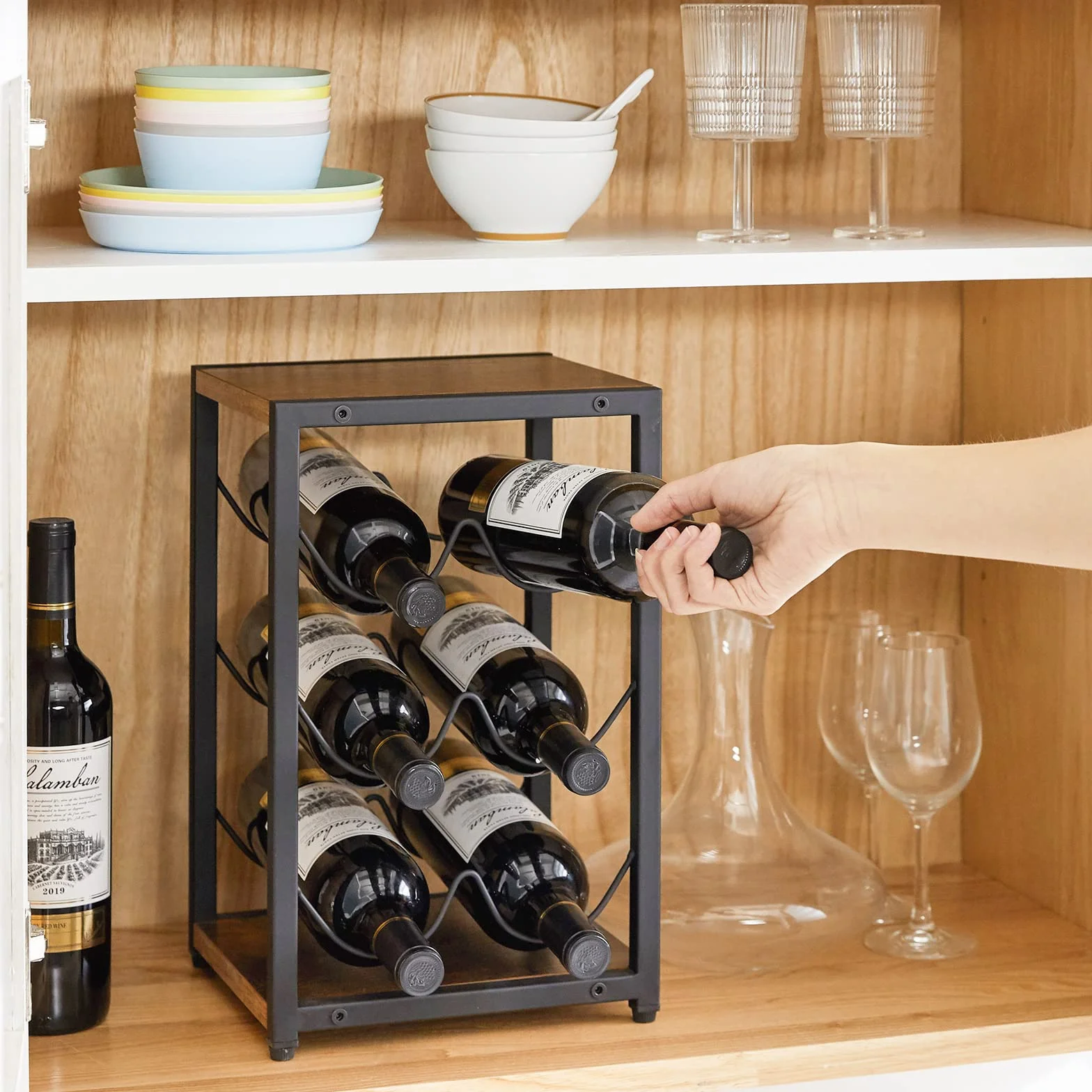 IBUYKE Metalowy stojak na wino, 6 butelek, wolnostojący uchwyt do przechowywania wina, 3-poziomowy uchwyt na butelki vintage, półka do przechowywania, do szafki, blatu
