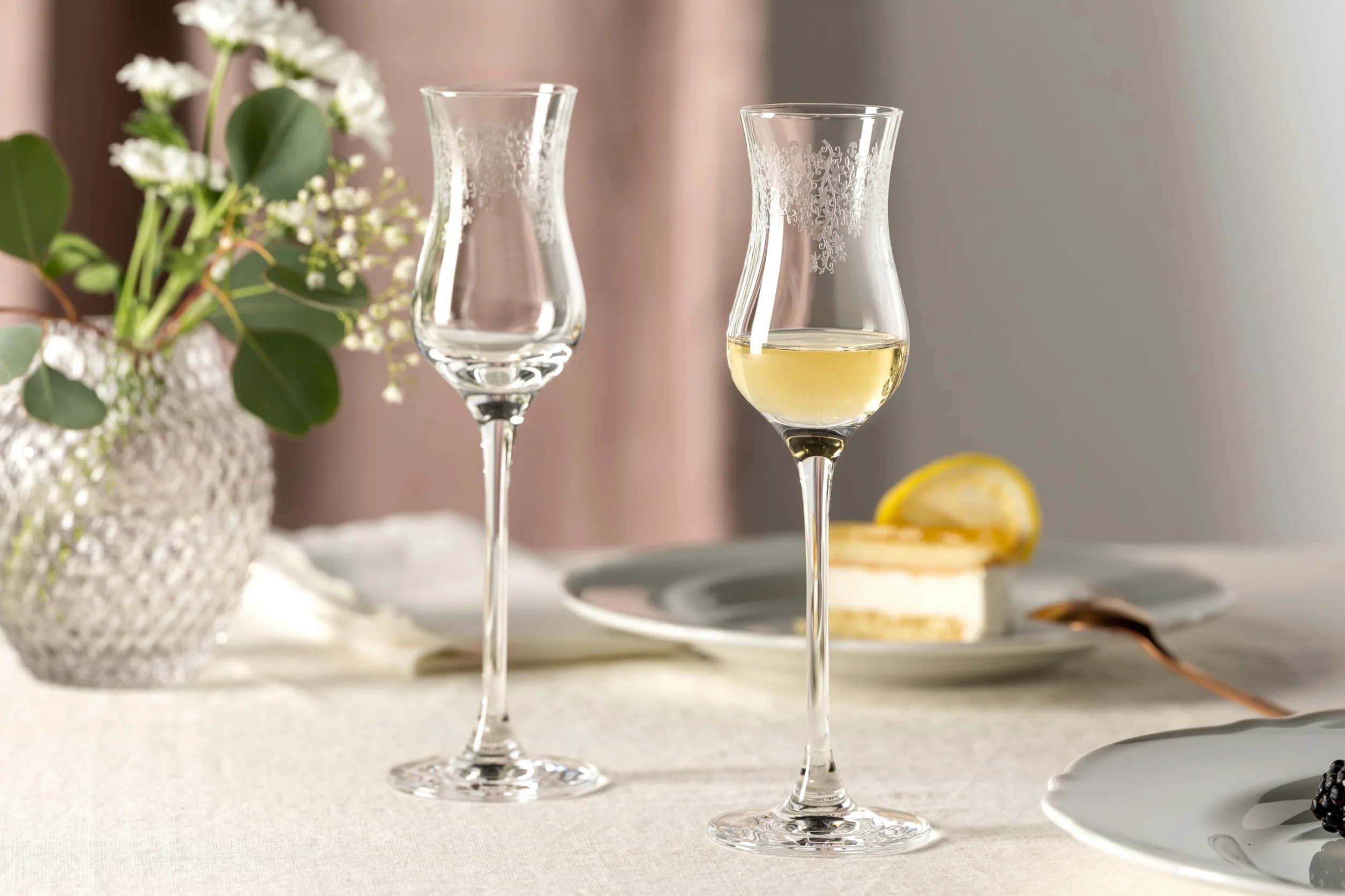 Leonardo Chateau 035298 zestaw 6 szklanek do digestif, nadają się do mycia w zmywarce, z wyciągniętą rączką, kielich z grawerunkiem, 9 cl