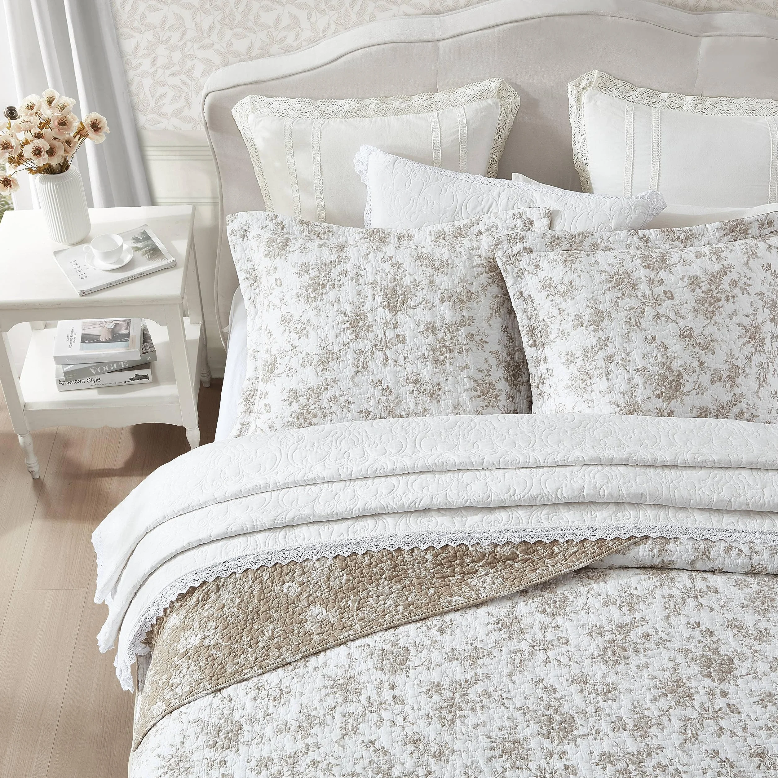 Laura Ashley Zestaw podwójnych kołder, dwustronna bawełniana pościel kwiatowa z pasującą poszewką, dekoracja domu na wszystkie pory roku (otoczony murem ogród brązowy, podwójny)
