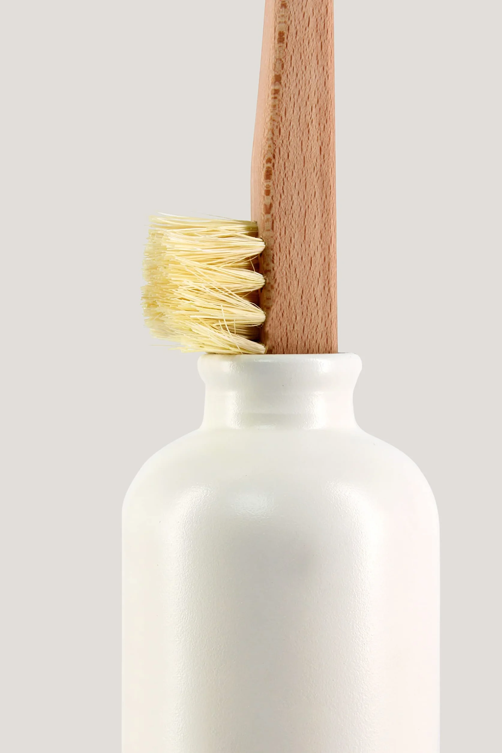 SIGG Cleaning Brush MyPlanet drewniana szczotka do butelek i pokrywek SIGG do butelek na napoje i pokrywek, lekka jak piórko i neutralna dla środowiska szczotka do mycia ręcznego