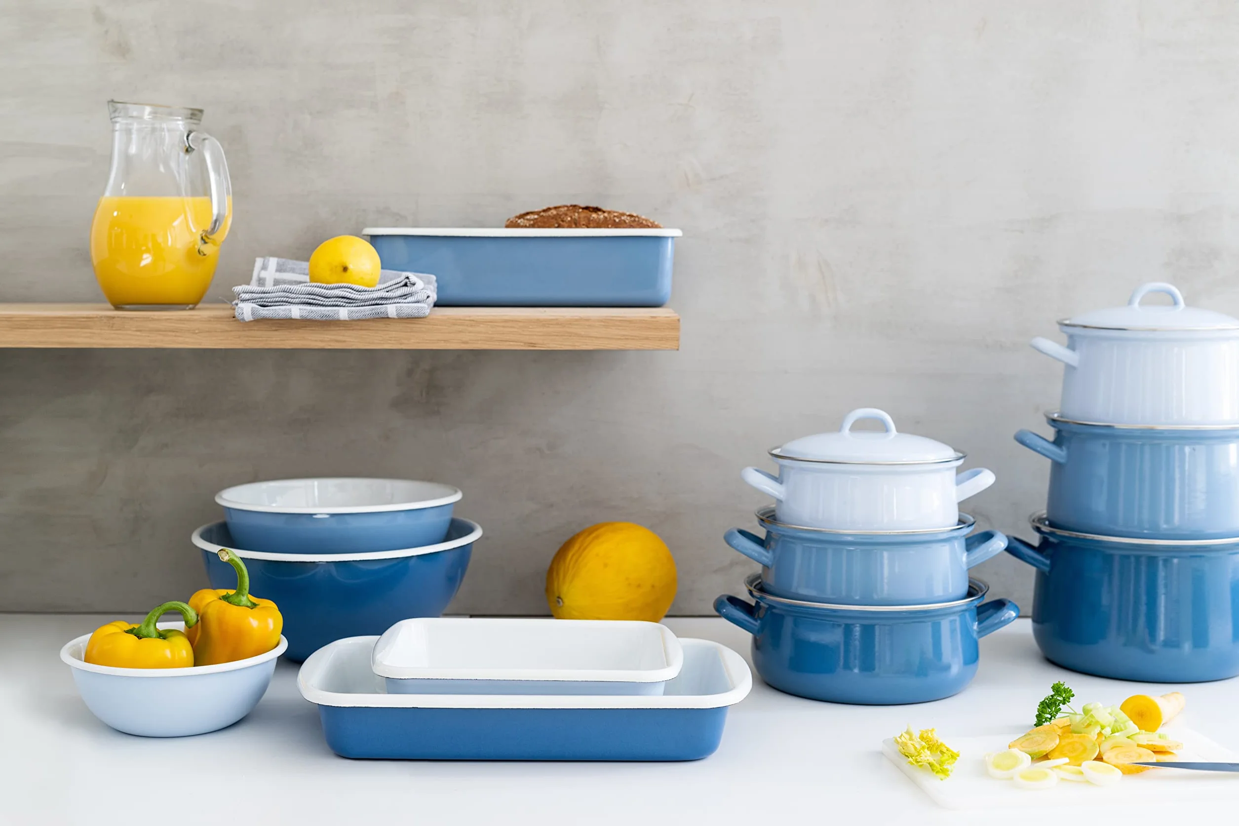 Riess Classic Nature Blue 0671-128 garnek z dziobem wykonany z emalii, nadaje się do wszystkich rodzajów kuchenek, średnica: 10 cm, pojemność: 0,75 l