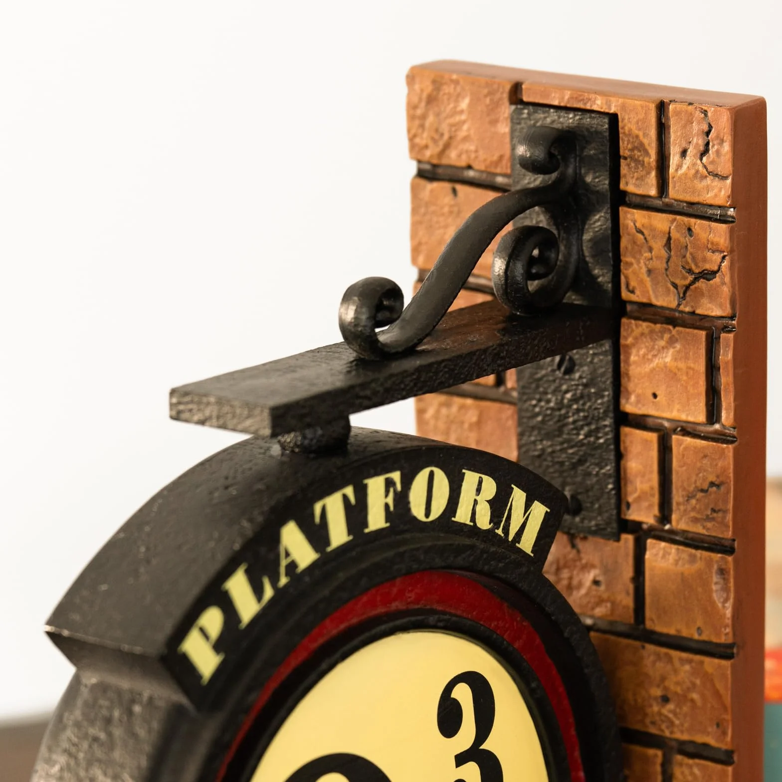 Grupo Erik Bookends - Harry Potter Platform 9 3/4 Sign Book Ends | Harry Potter Gifts, Harry Potter Merchandise, Book End, Bookend, Room Decor, Home Decor