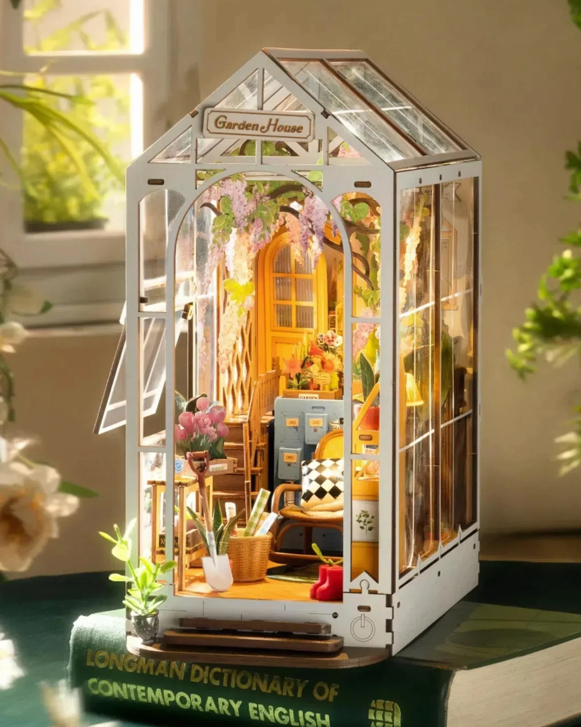 Rolife Zestawy Book Nook dla dorosłych DIY miniaturowy zestaw ze światłem do dekoracji biurka biblioteki półki na książki 3D drewniane puzzle szklarnia Booknook zestawy modeli dla dorosłych do