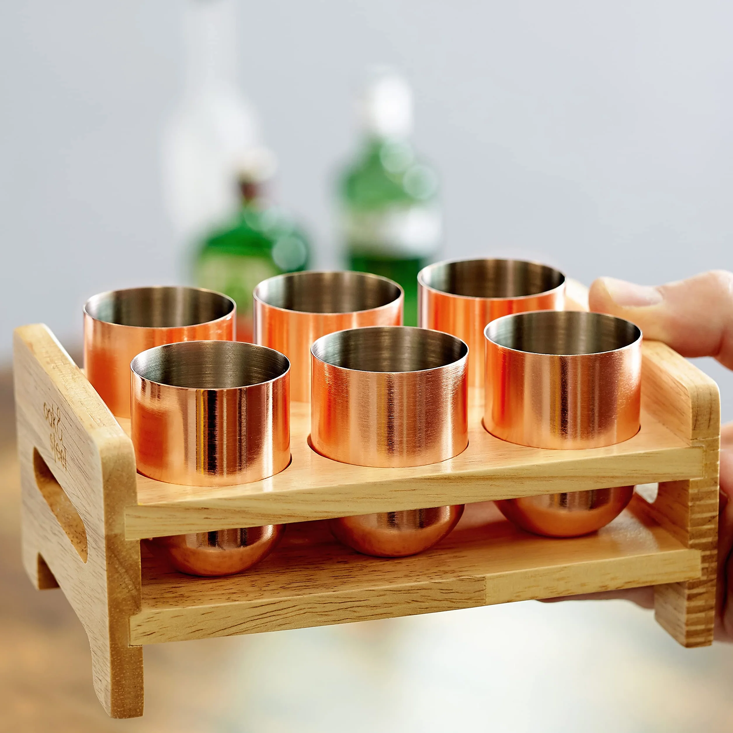 Dąb i stal – 6 miedzianych kubków ze stali nierdzewnej w kolorze różowego złota mini nietłukące się kieliszki utrzymują chłód napoju, 50 ml z wysokiej jakości drewnianym uchwytem na tacę
