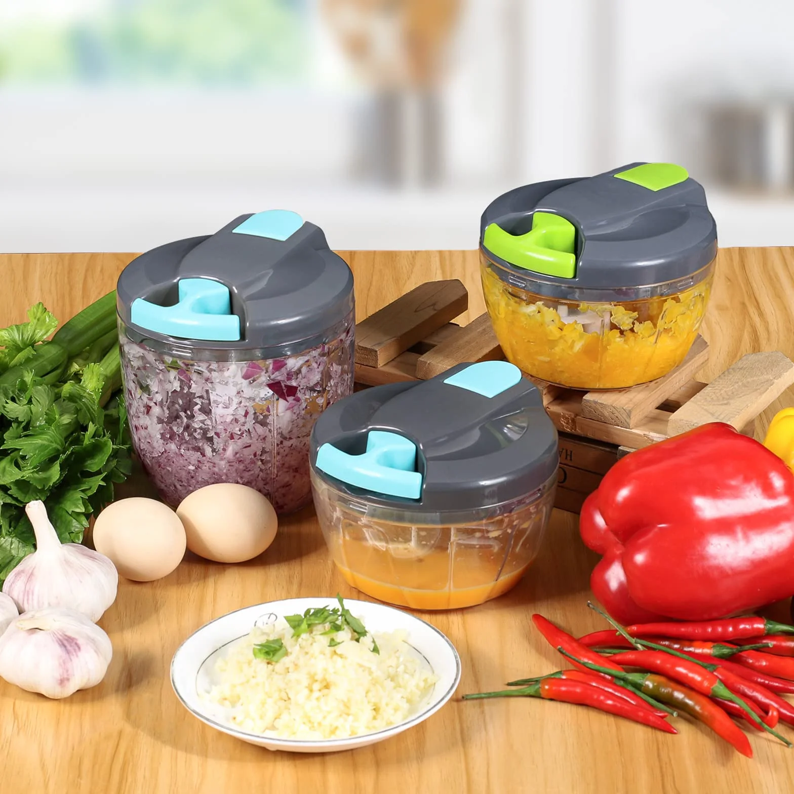Krajalnica do cebuli, 520 ml Krajalnica do warzyw Ręczny siekacz do cebuli ze wspomaganiem, siekacz do cebuli Siekanie i miksowanie w 10 sekund Dodatkowe 3 ostrza ze stali nierdzewnej i 1 blender