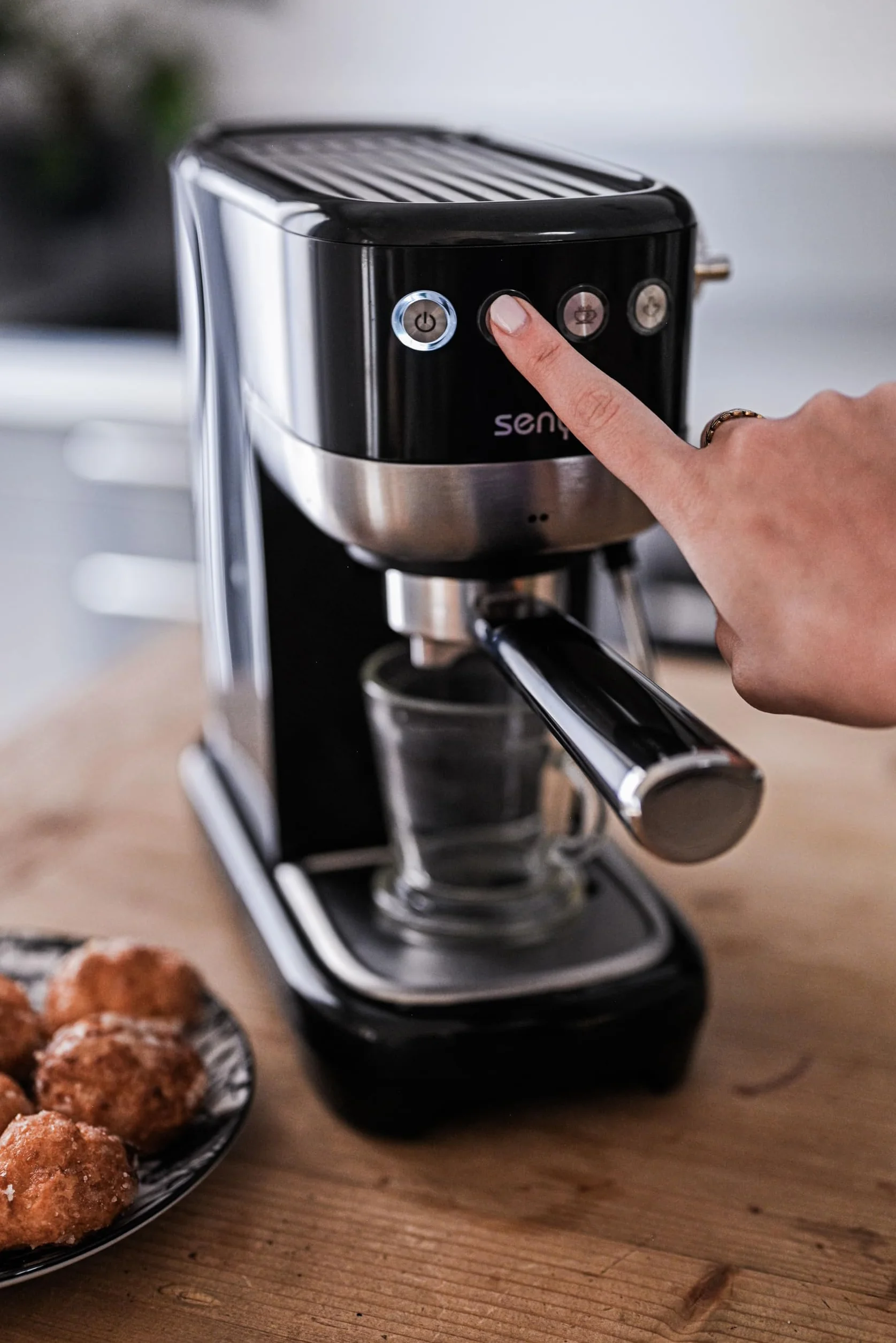 Senya Tasty Coffee ekspres do kawy 20 barów, ekspres do kawy espresso i cappuccino 1300 W, Thermoblock, spieniacz mleka, automatyczne wyłączanie