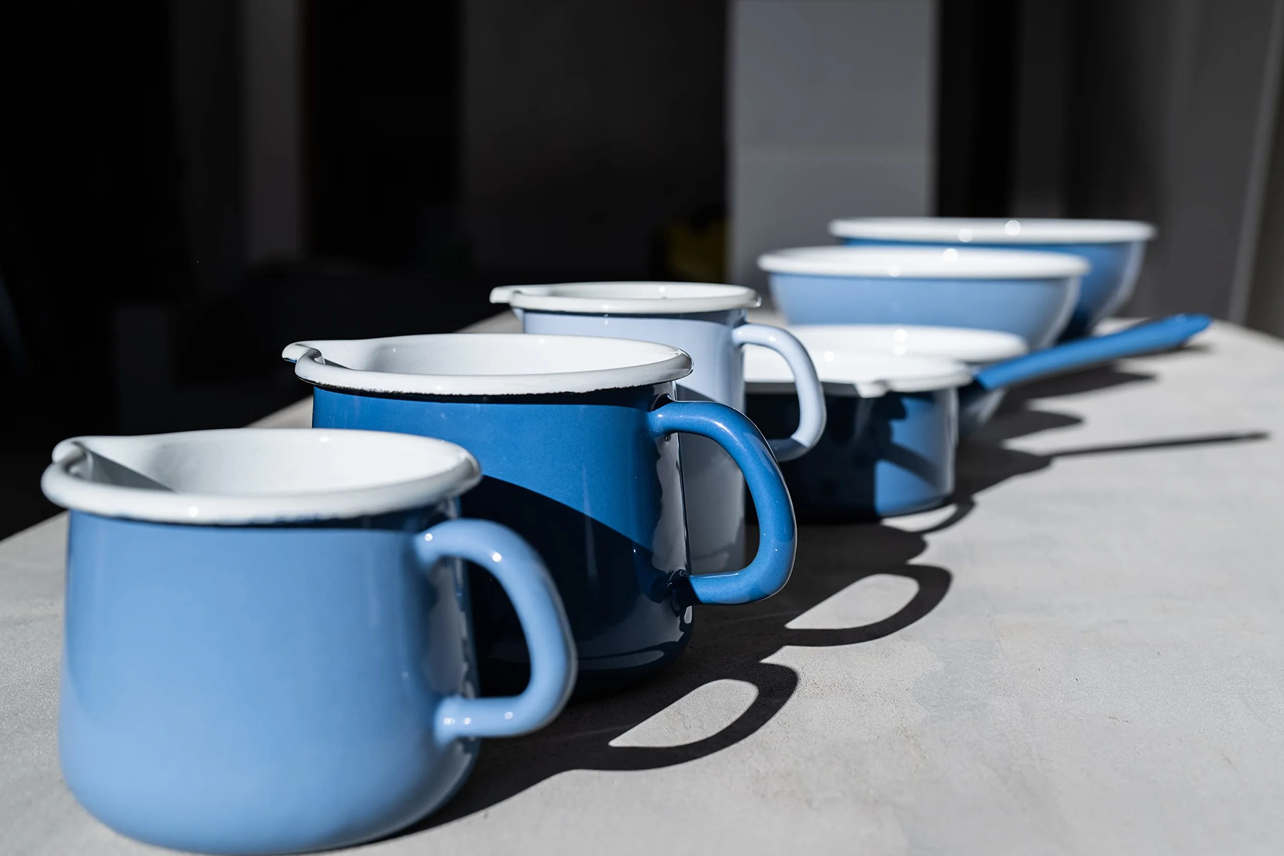 Riess Classic Nature Blue 0671-128 garnek z dziobem wykonany z emalii, nadaje się do wszystkich rodzajów kuchenek, średnica: 10 cm, pojemność: 0,75 l