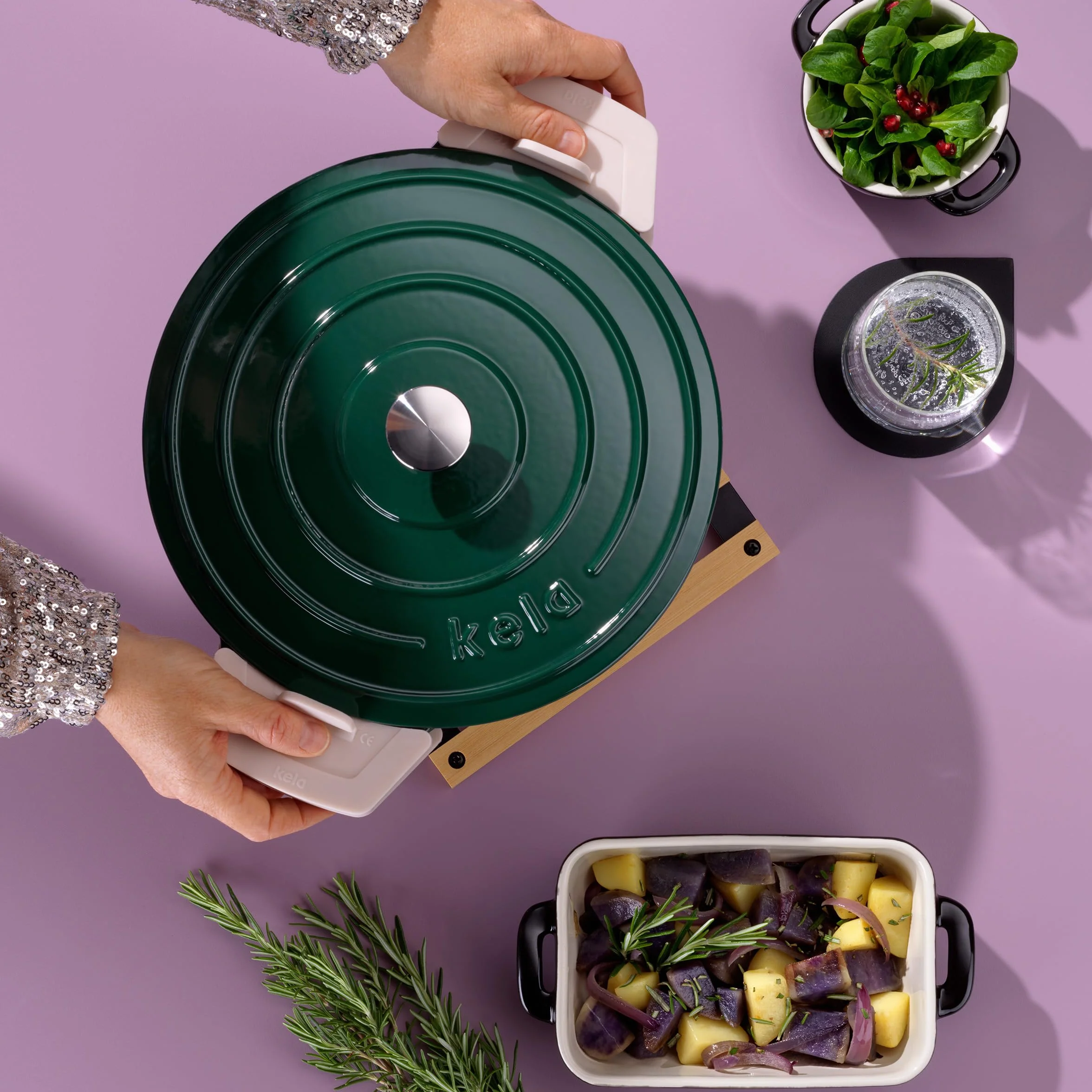 kela Garnek żeliwny owalny 9,3 litra, Dutch Oven CALIDO, indukcyjna brytfanna żeliwna z pokrywką, żeliwny garnek do pieczenia chleba, emaliowany, zielony