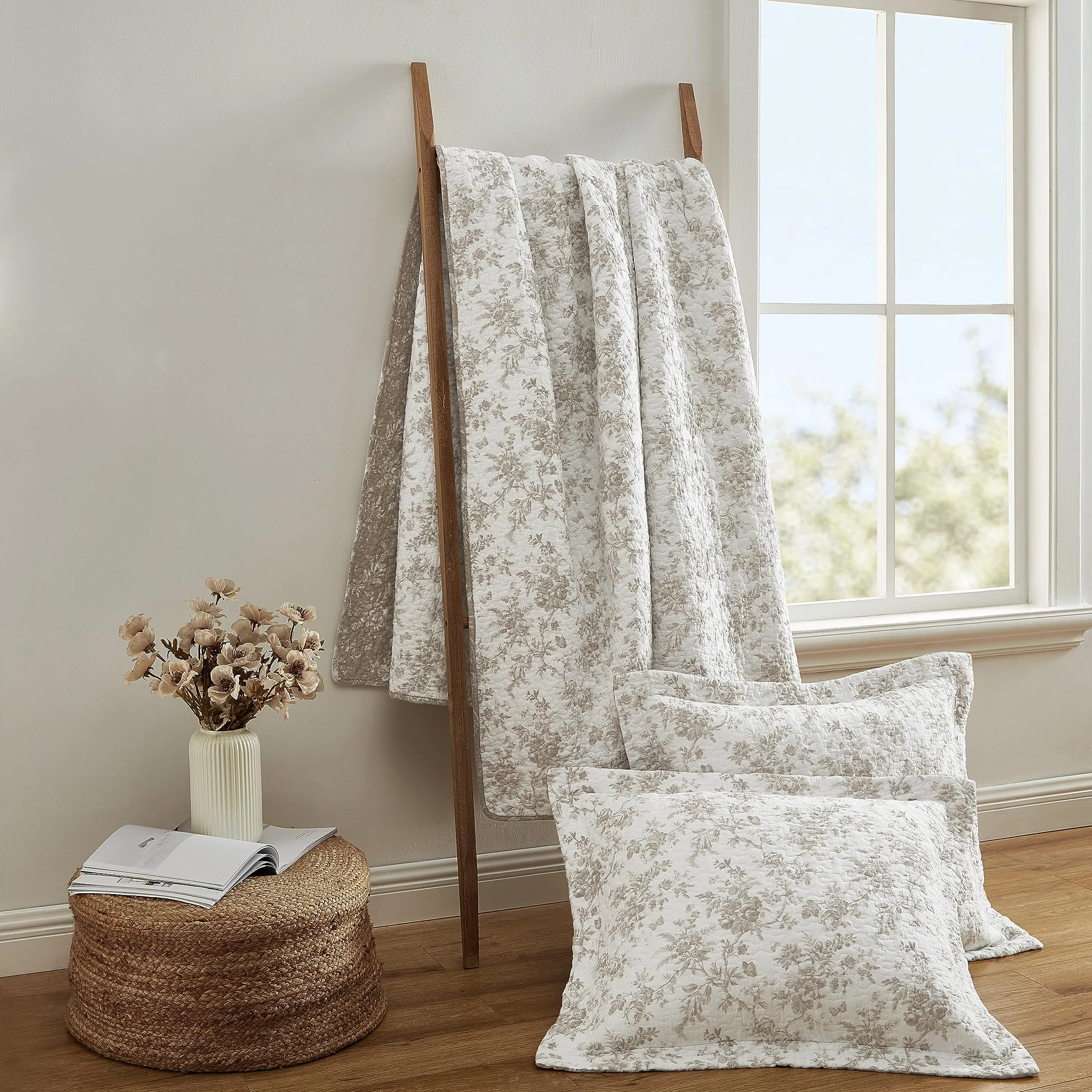 Laura Ashley Zestaw podwójnych kołder, dwustronna bawełniana pościel kwiatowa z pasującą poszewką, dekoracja domu na wszystkie pory roku (otoczony murem ogród brązowy, podwójny)