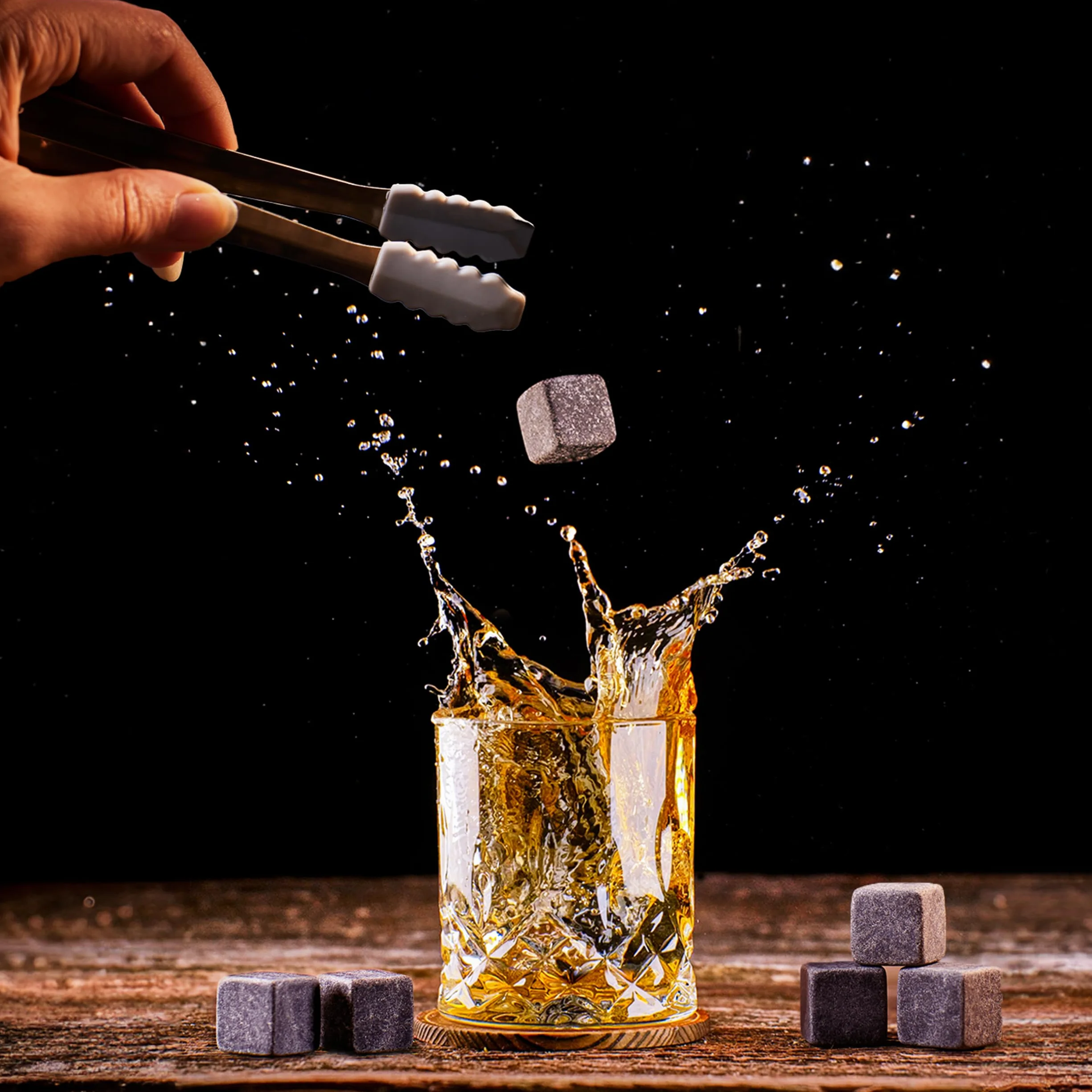 WHISISKEY Zestaw Szklanki do Whisky - Zestaw Prezentowy Whisky - Szklanek do Whiskey - Prezenty dla Mężczyzn - Pudełko Prezentowe, 4 Szklanki na Whisky 310ML, Akcesoria