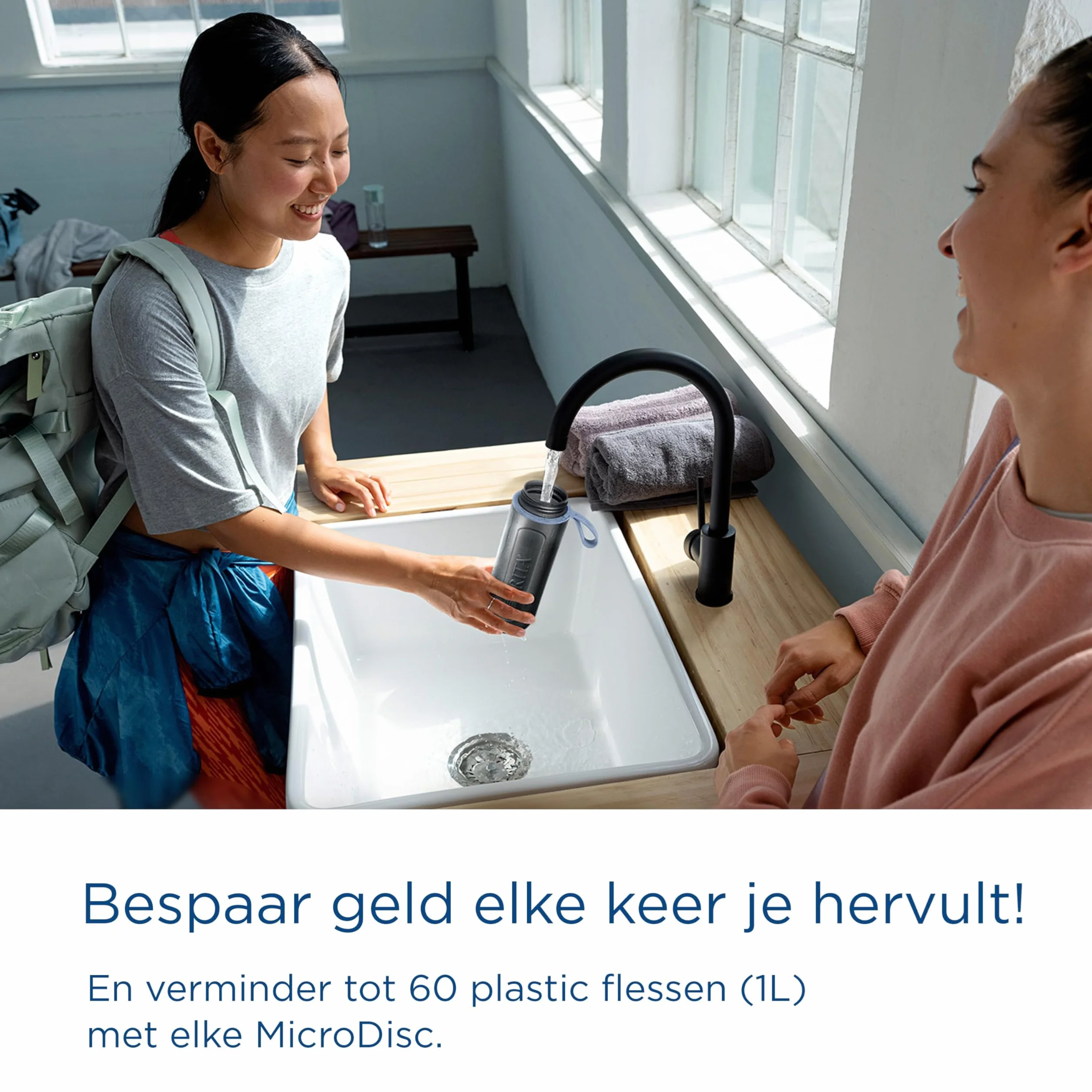 BRITA Sportowy filtr do wody butelka Model Active ciemnozielona (600 ml) w zestawie z 2 filtrami MicroDisc – ściskana butelka bez BPA w podróży, butelka filtruje podczas picia/nadaje się do mycia w