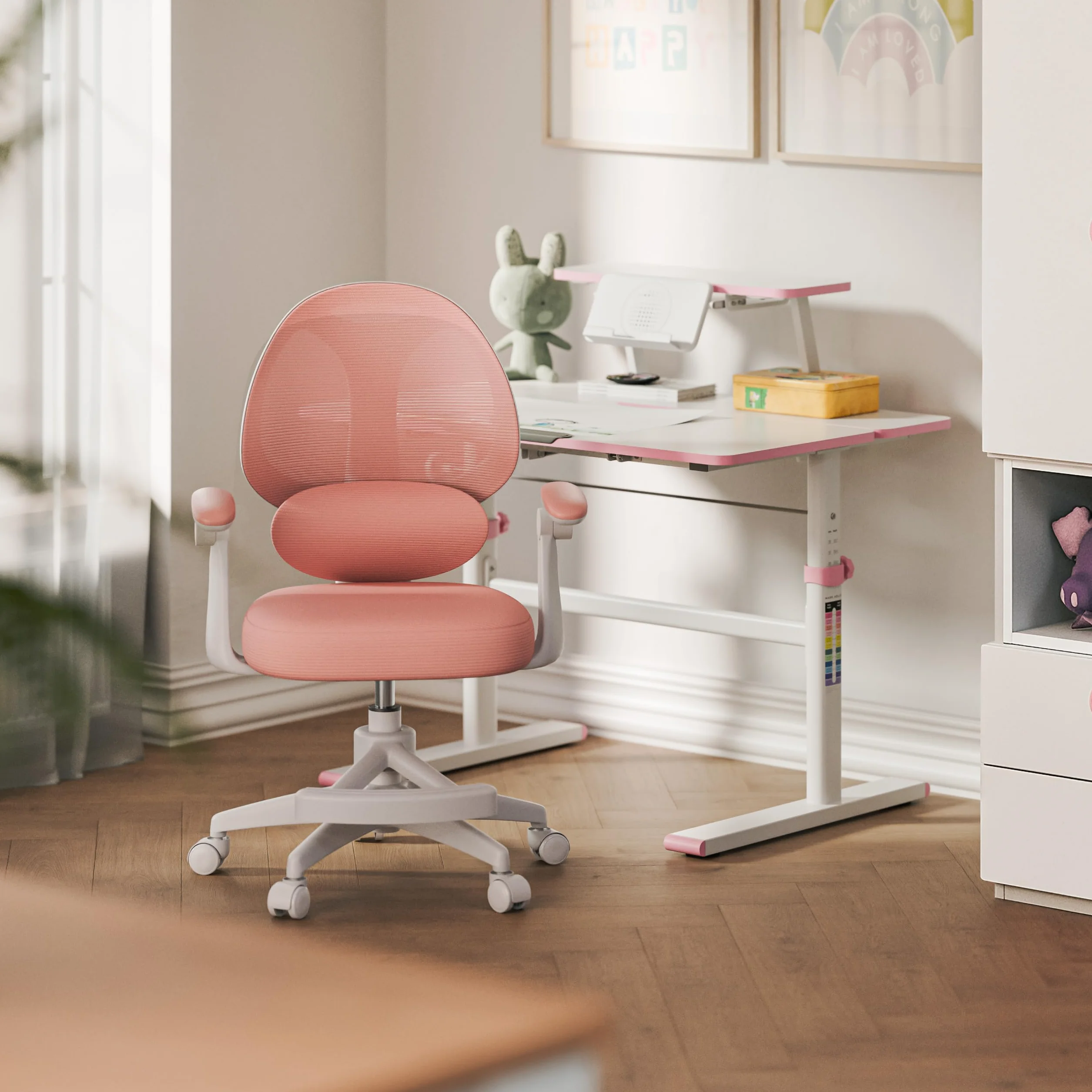MARK ADLER Junior 4.5 ergonomiczne krzesło obrotowe dla dzieci z regulacją wysokości i podparciem lędźwiowym