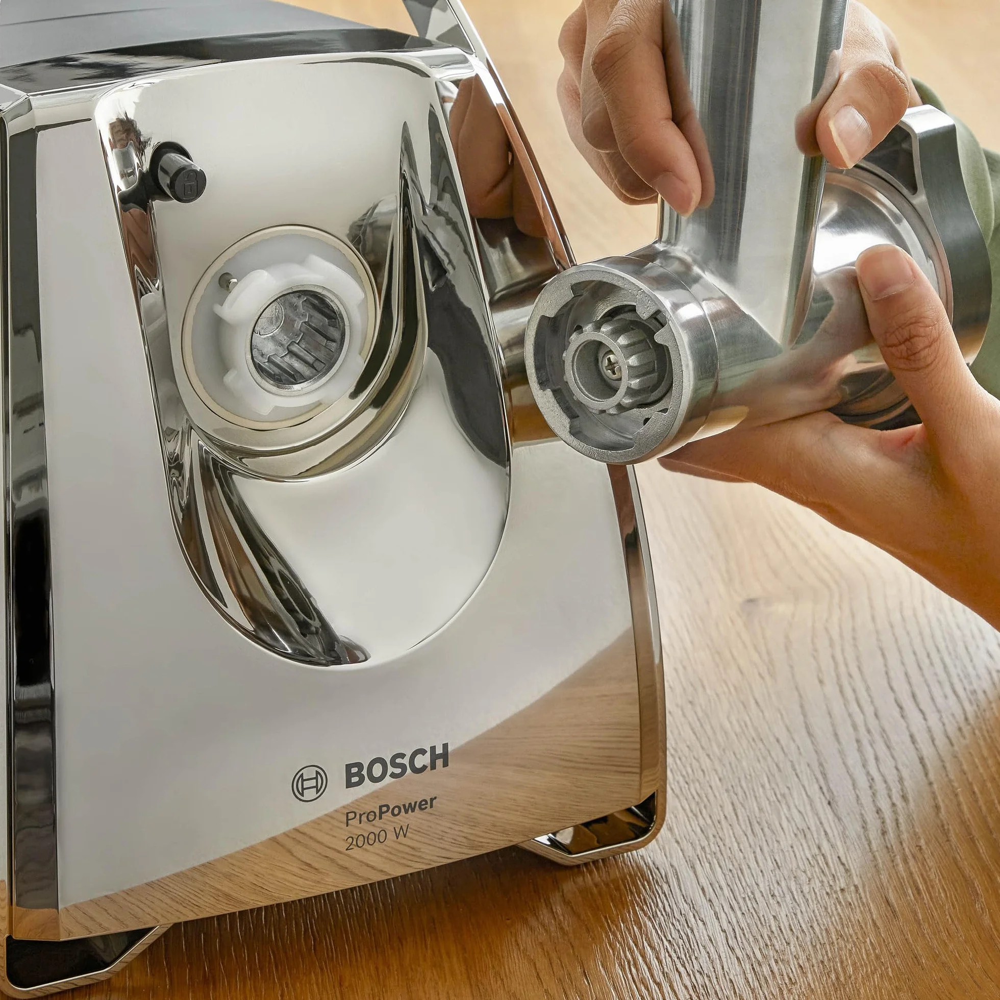 Bosch ProPower, maszynka do mielenia, wydajny silnik 2000 W, wydajna komora mielenia, sita ze stali szlachetnej, kolor czarny chrom, MFW67440