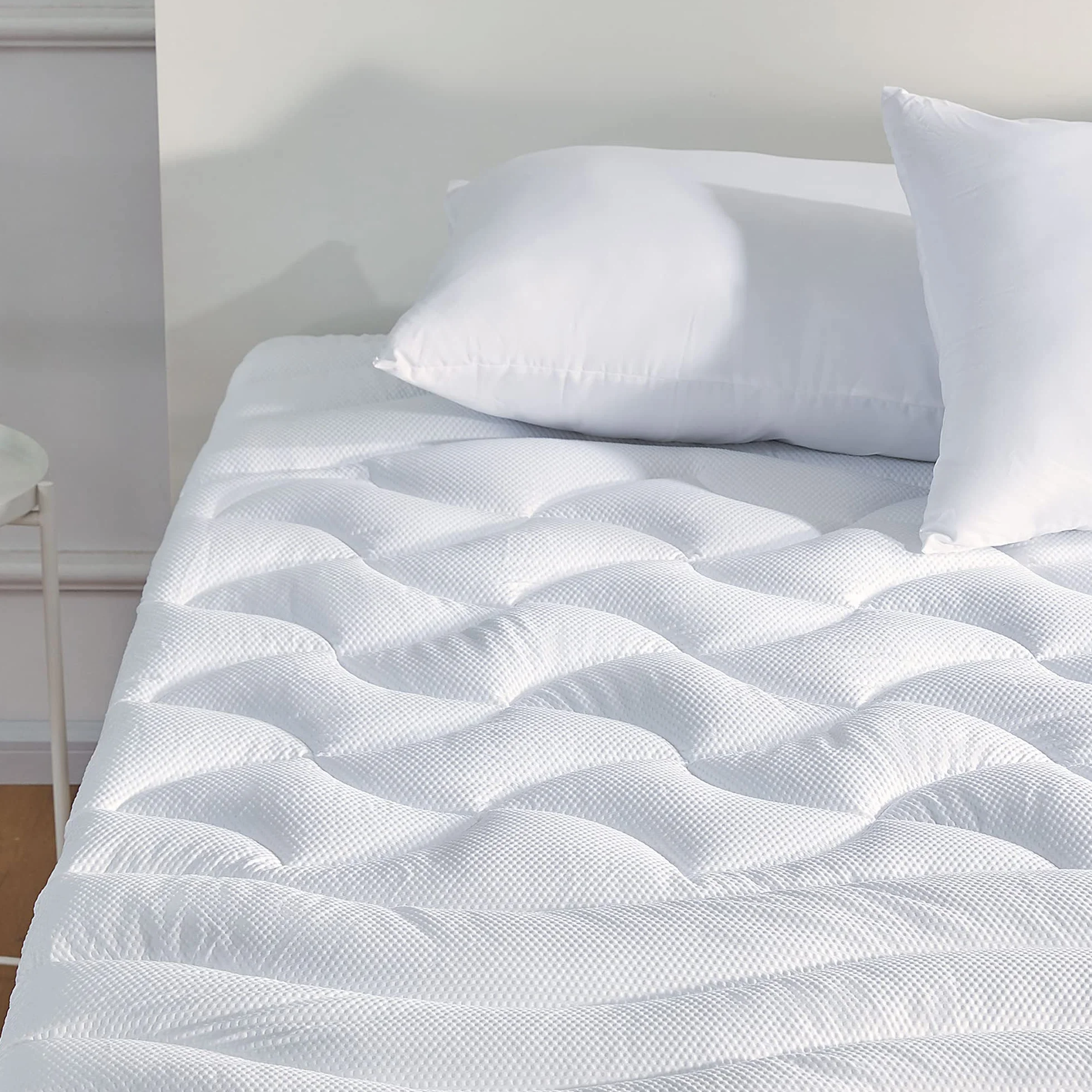 SLEEP ZONE King Size Cooling Mattress Topper, Premium Zoned Cool Mattress Pad Cover, Padded Mattress Protector Breathable Washable, Deep Pocket 8-21" (White, King)