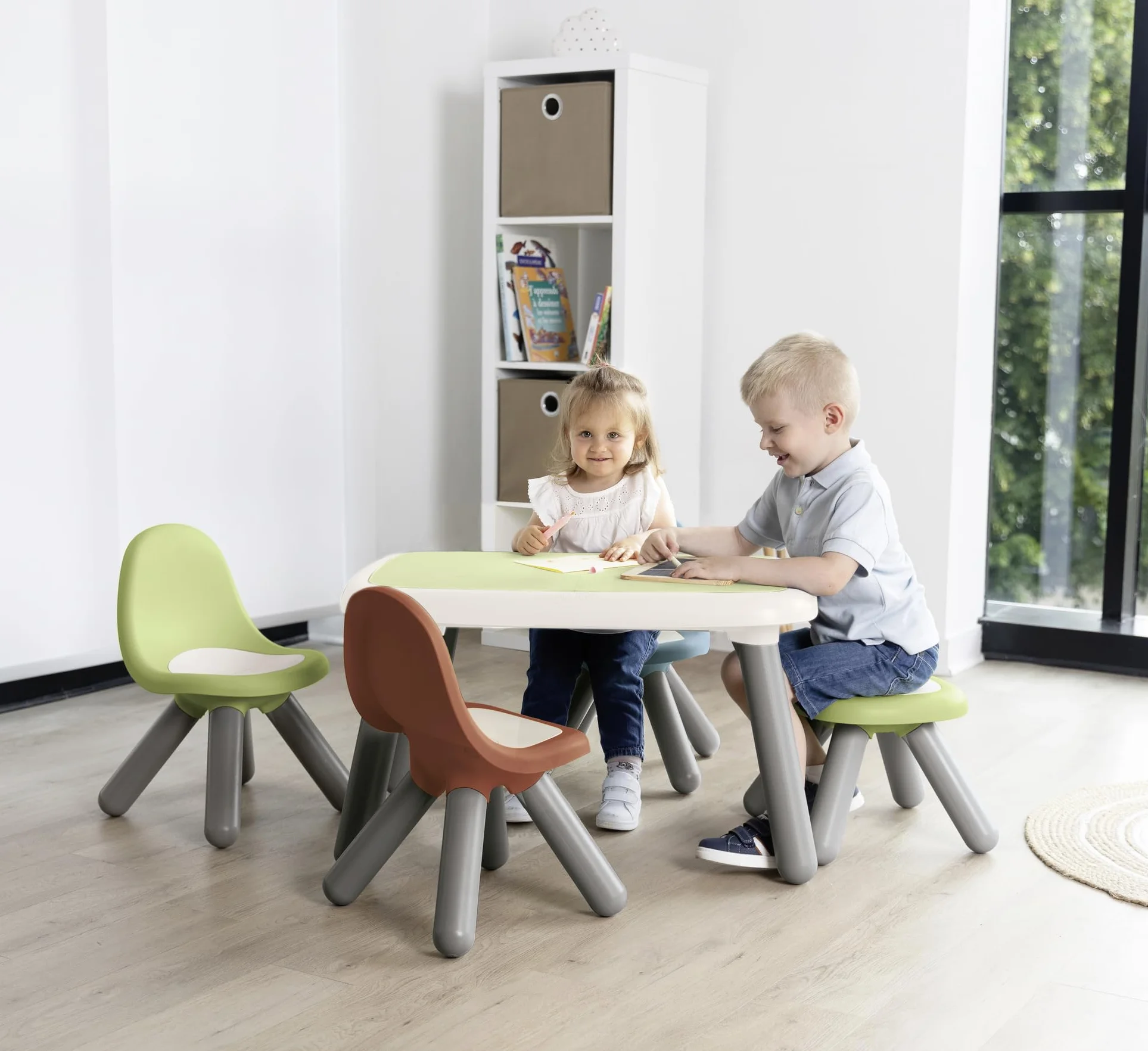Smoby Life - Krzesło dziecięce w kolorze zielonym - Do użytku wewnątrz i na zewnątrz - Powłoka anty-UV - Materiał z recyklingu - Od 18 miesięcy - Wyprodukowano we Francji