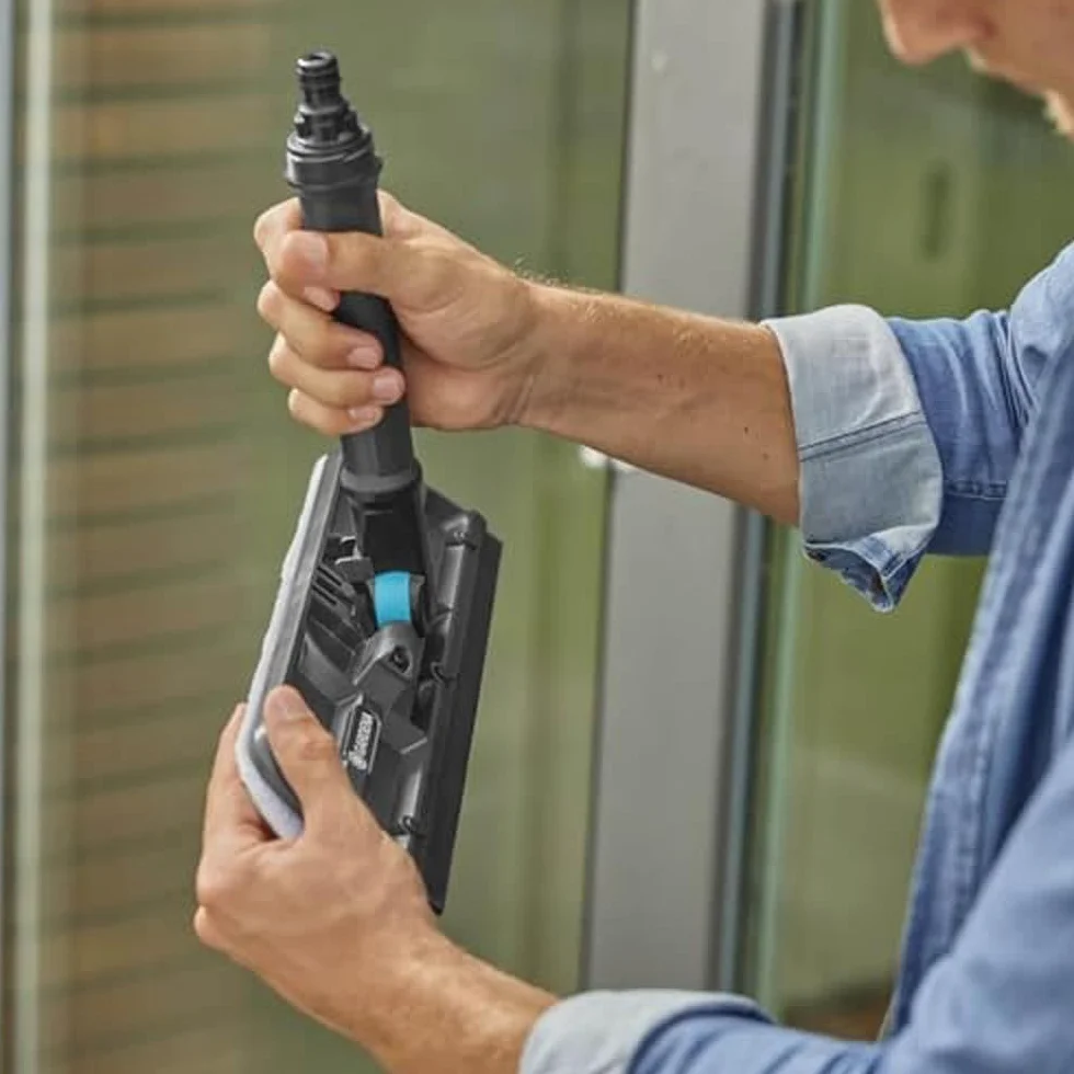 Gardena Myjka do okien Cleansystem: Przepływowa myjka do okien, wycieraczka z mikrowłókniną i ściągaczką, do małych i dużych powierzchni, możliwość podłączenia do węża z wodą (18808-20)