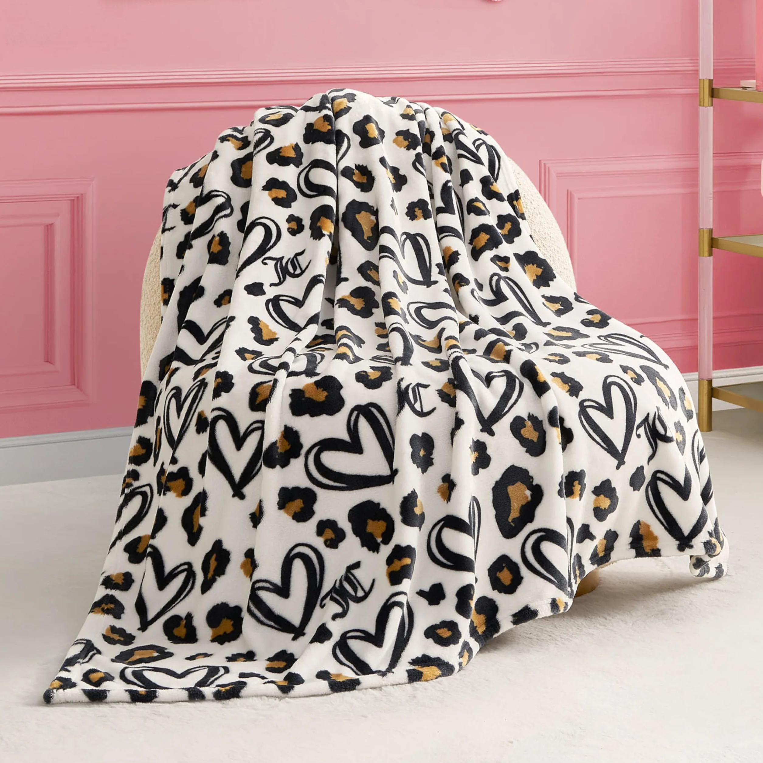 Juicy Couture Doodle Cheetah Heart 127 cm x 178 cm pluszowy koc, biały – dekoracyjne koce na sofy, narzuty na krzesła i łóżka