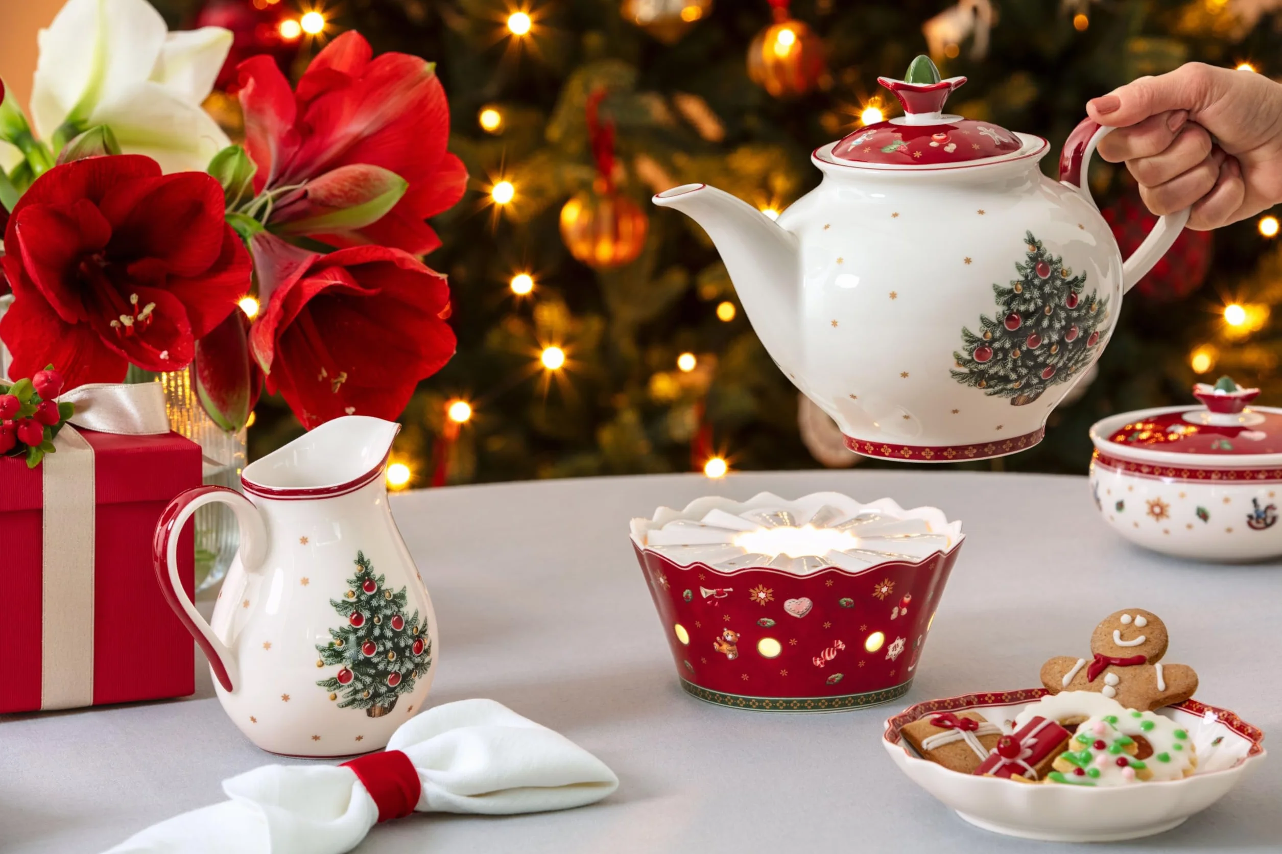 Villeroy & Boch - Toy's Delight podgrzewacz kolorowy, Boże Narodzenie, podgrzewacz do herbaty, naczynie świąteczne, motyw świąteczny, porcelana Premium