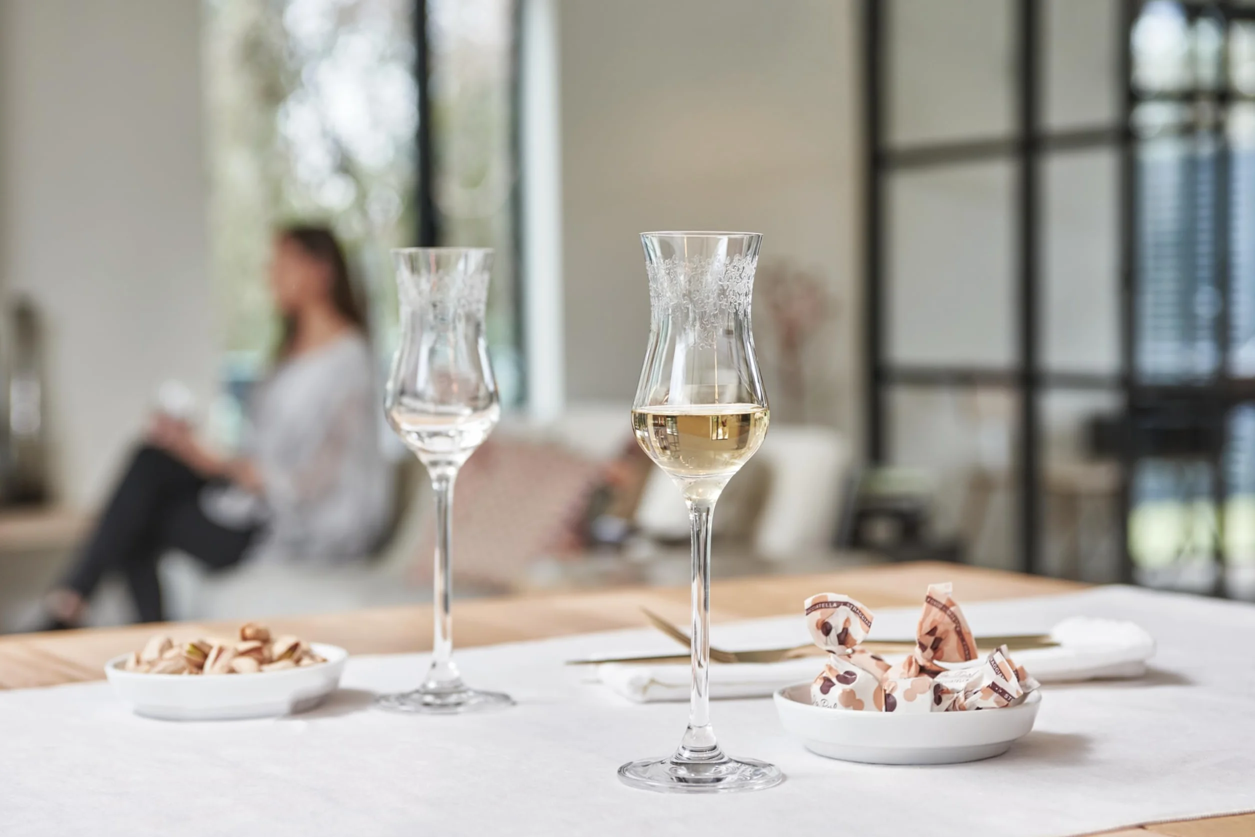 Leonardo Chateau 035298 zestaw 6 szklanek do digestif, nadają się do mycia w zmywarce, z wyciągniętą rączką, kielich z grawerunkiem, 9 cl