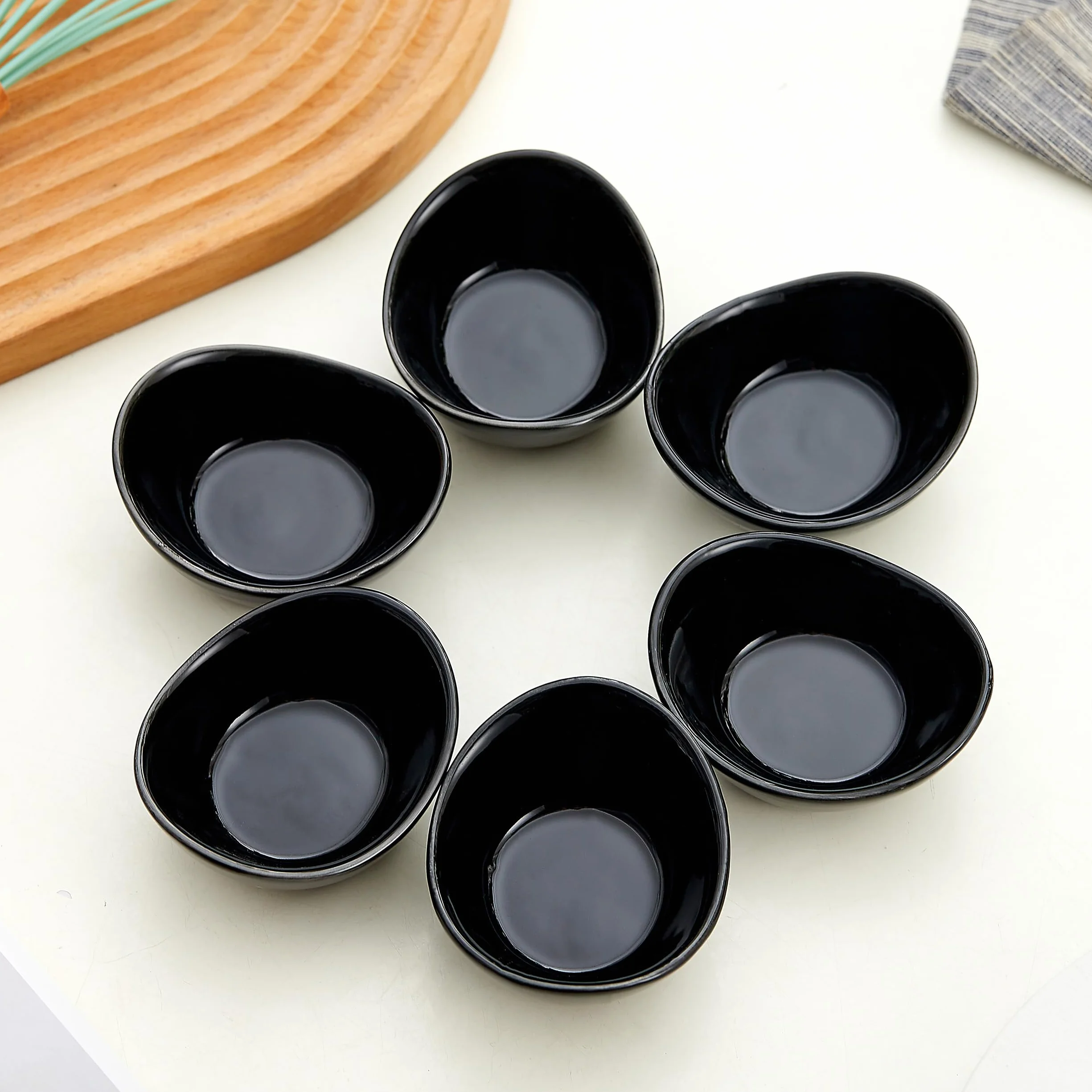 Ceramiczne miski do maczania, zestaw 6 sztuk, 1,5 g, biała miska do dipów, naczynia do sosu sojowego, mini miski do wędlin, sushi, sosu pomidorowego, grilla i artykułów imprezowych (czarne)