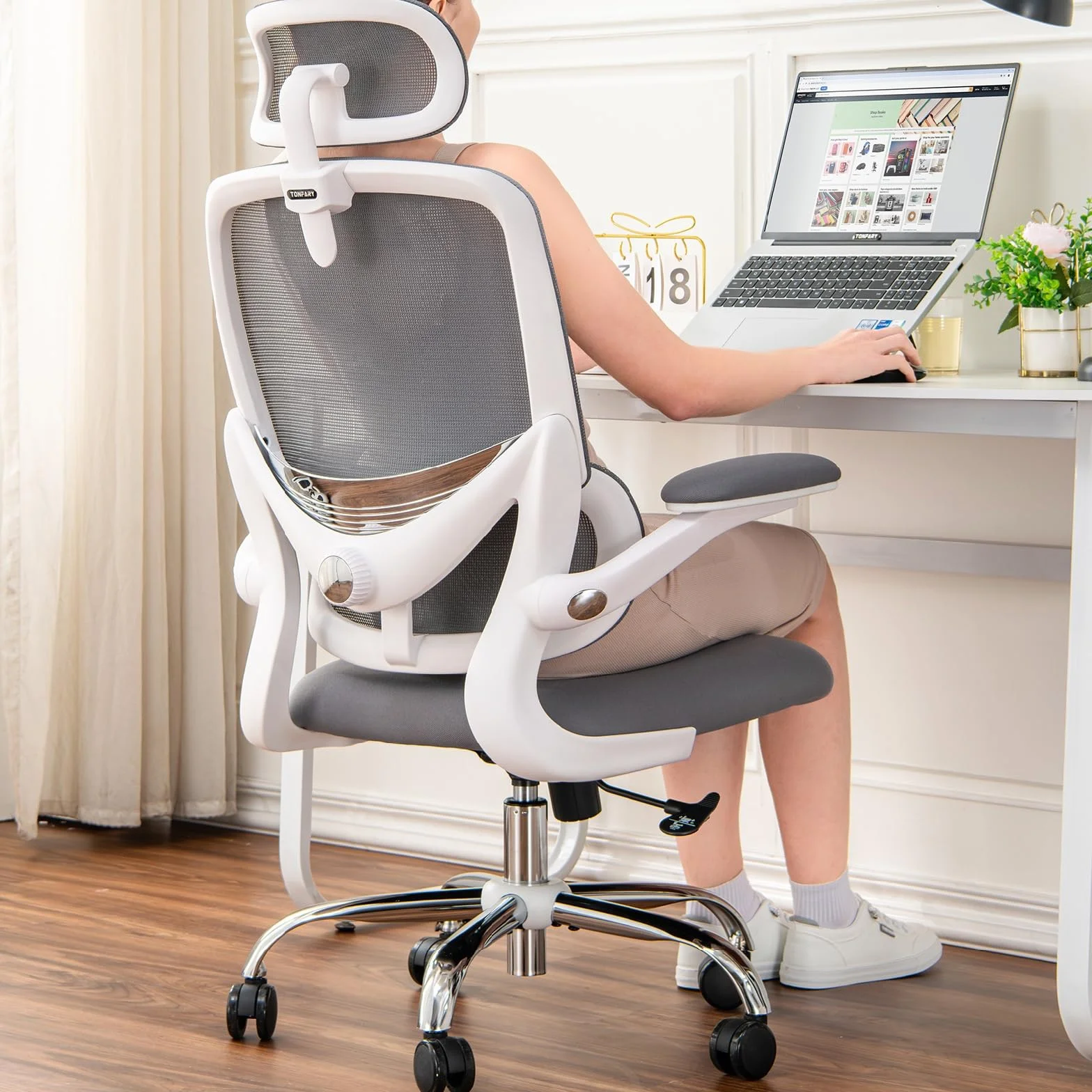 Ergonomiczny fotel biurowy z siatkowym oparciem, regulowanym wsparciem lędźwiowym, 150 kg Biały Szary