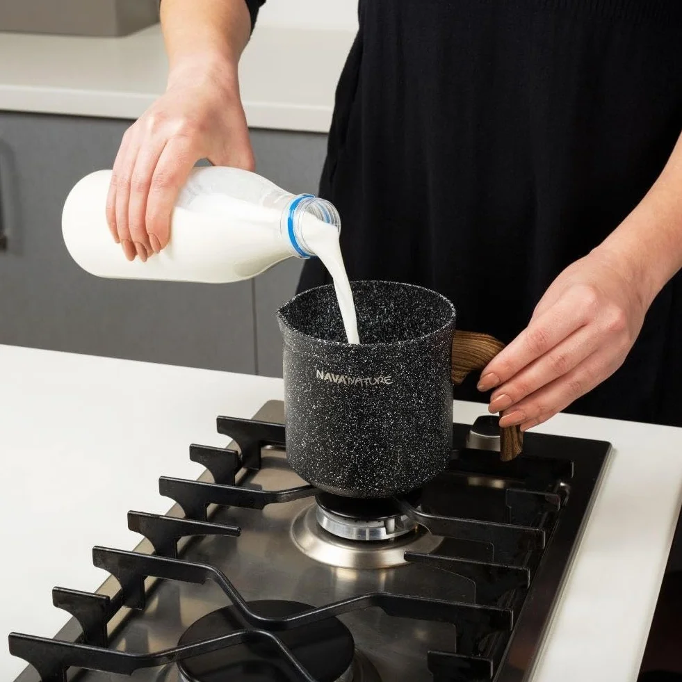 NAVA Milchtopf 1 L | Stielkasserolle mit Granitbeschichtung Nature zum Aufkochen von Milch | Schmelzen von Schokolade