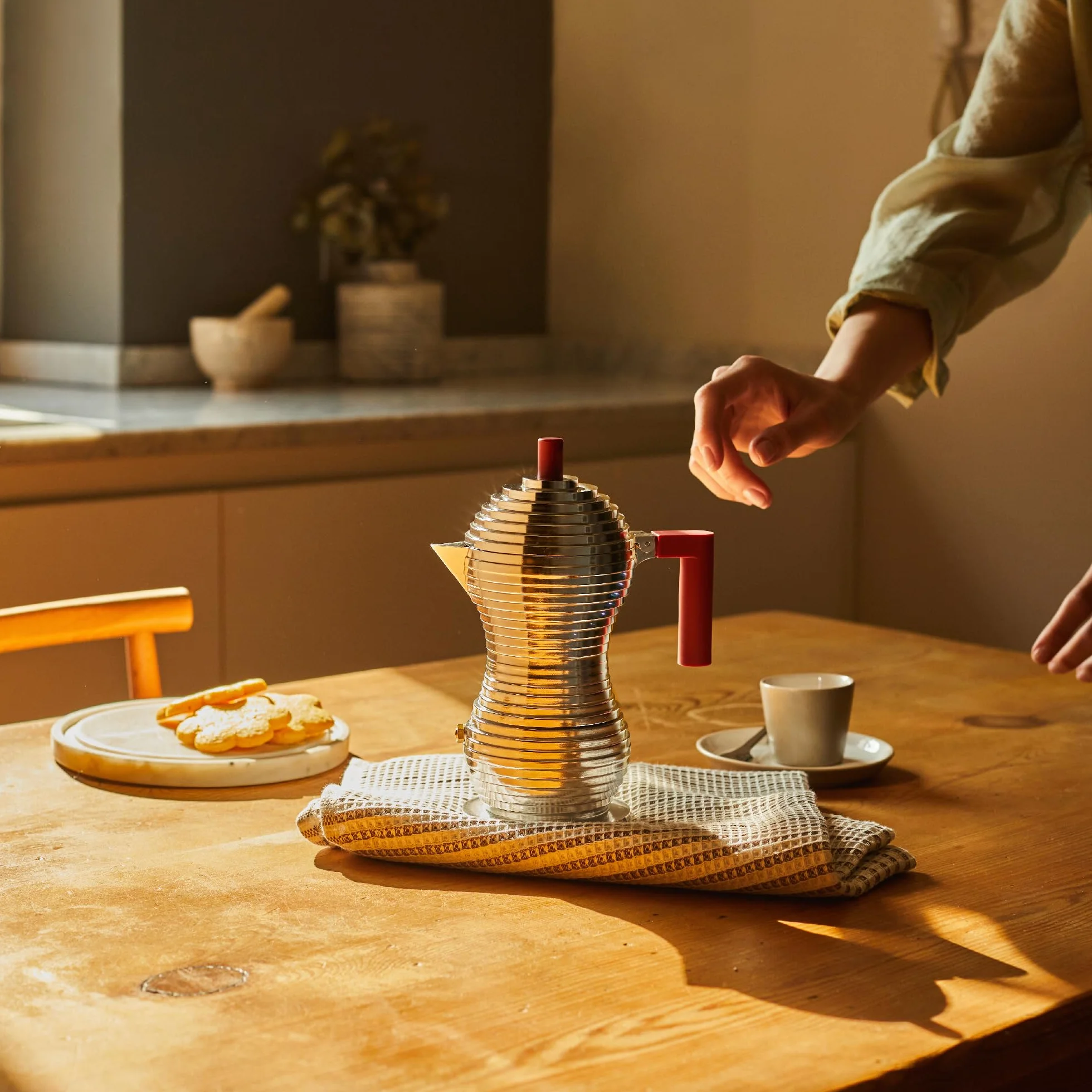 Alessi Pulcina Ekspres do kawy espresso z odlewu aluminium. Uchwyt i gałka w PA, czerwony, 3 filiżanki