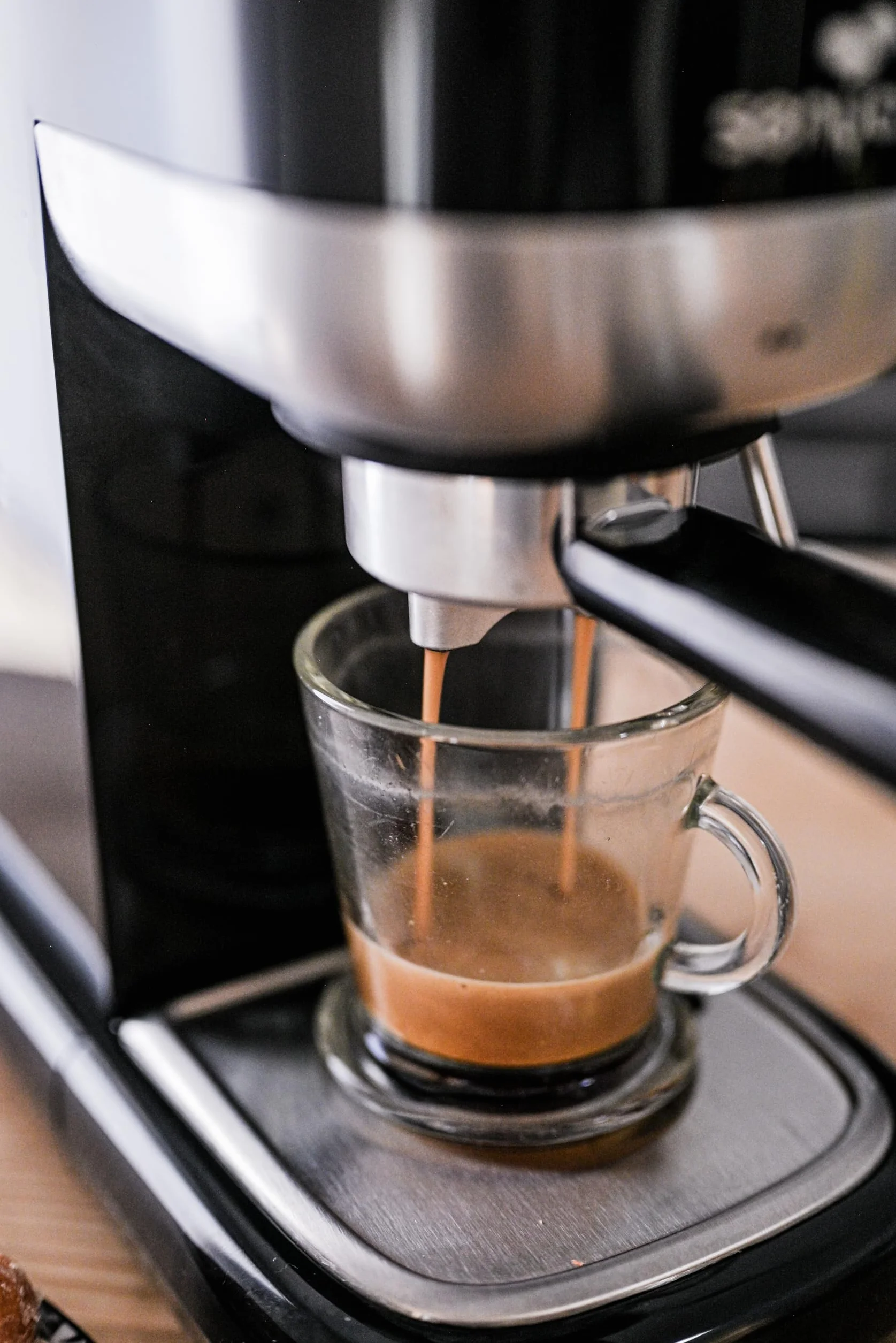 Senya Tasty Coffee ekspres do kawy 20 barów, ekspres do kawy espresso i cappuccino 1300 W, Thermoblock, spieniacz mleka, automatyczne wyłączanie