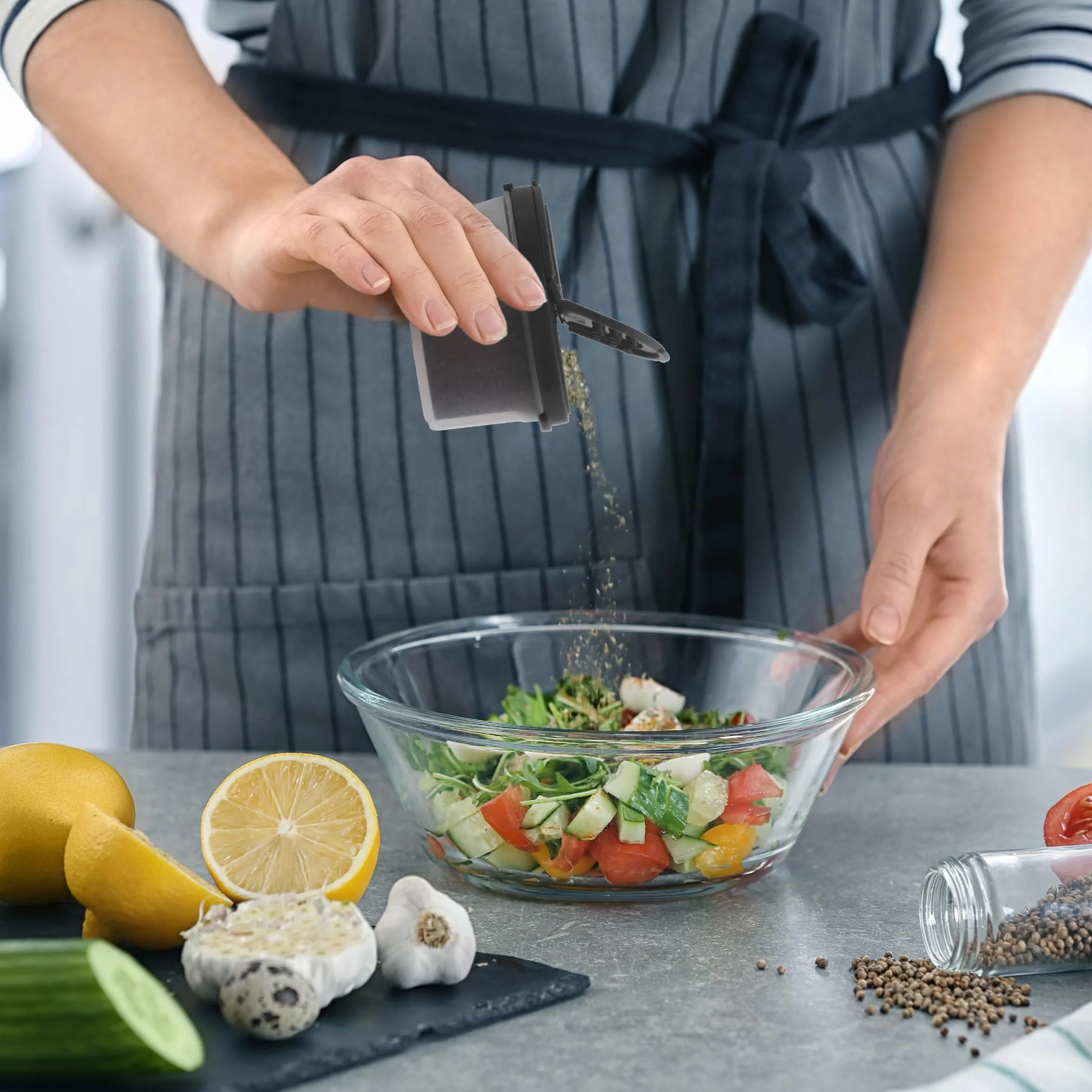 SIGNORA WARE Plastikowe pojemniki na przyprawy – zestaw 8 słoików na przyprawy, 4 mini, 4 duże – słoiki na przyprawy do przechowywania przypraw, ziół, marynat, cukru, soli, pieprzu – łatwe do