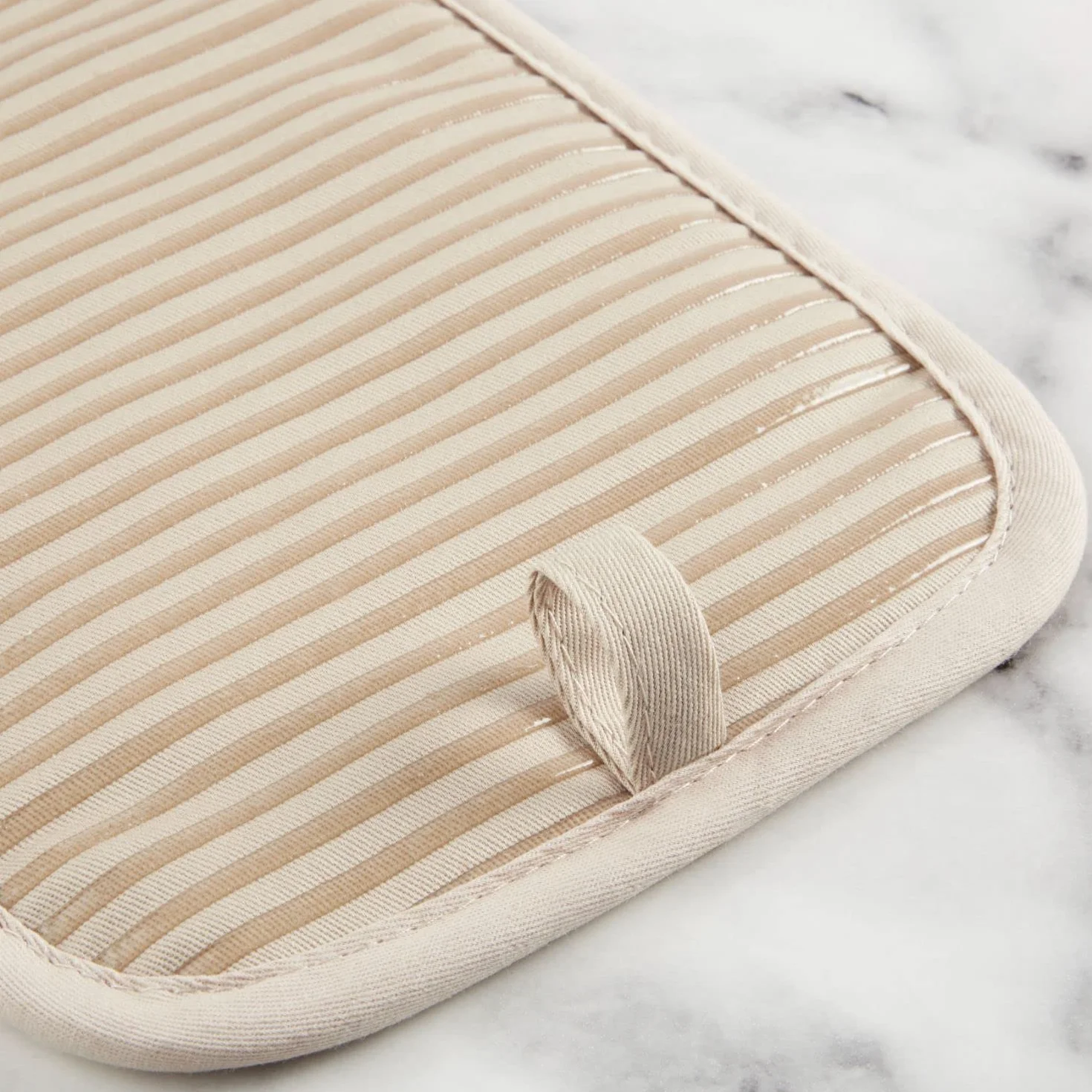 KitchenAid Pikowana rękawica do piekarnika z bawełny frotte, uchwyt na garnek, ręcznik kuchenny, zestaw 4 sztuk, silikonowy uchwyt, 41 x 66 cm, 18 x 33 cm i 18 x 25 cm, kremowe (Milkshake)