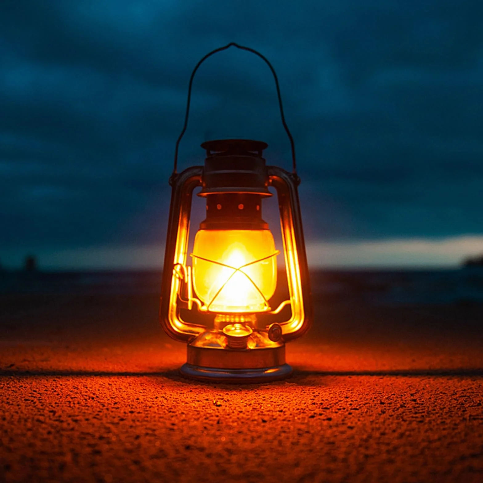 Retro lampa naftowa zewnętrzna wisząca brązowa latarnia huraganowa