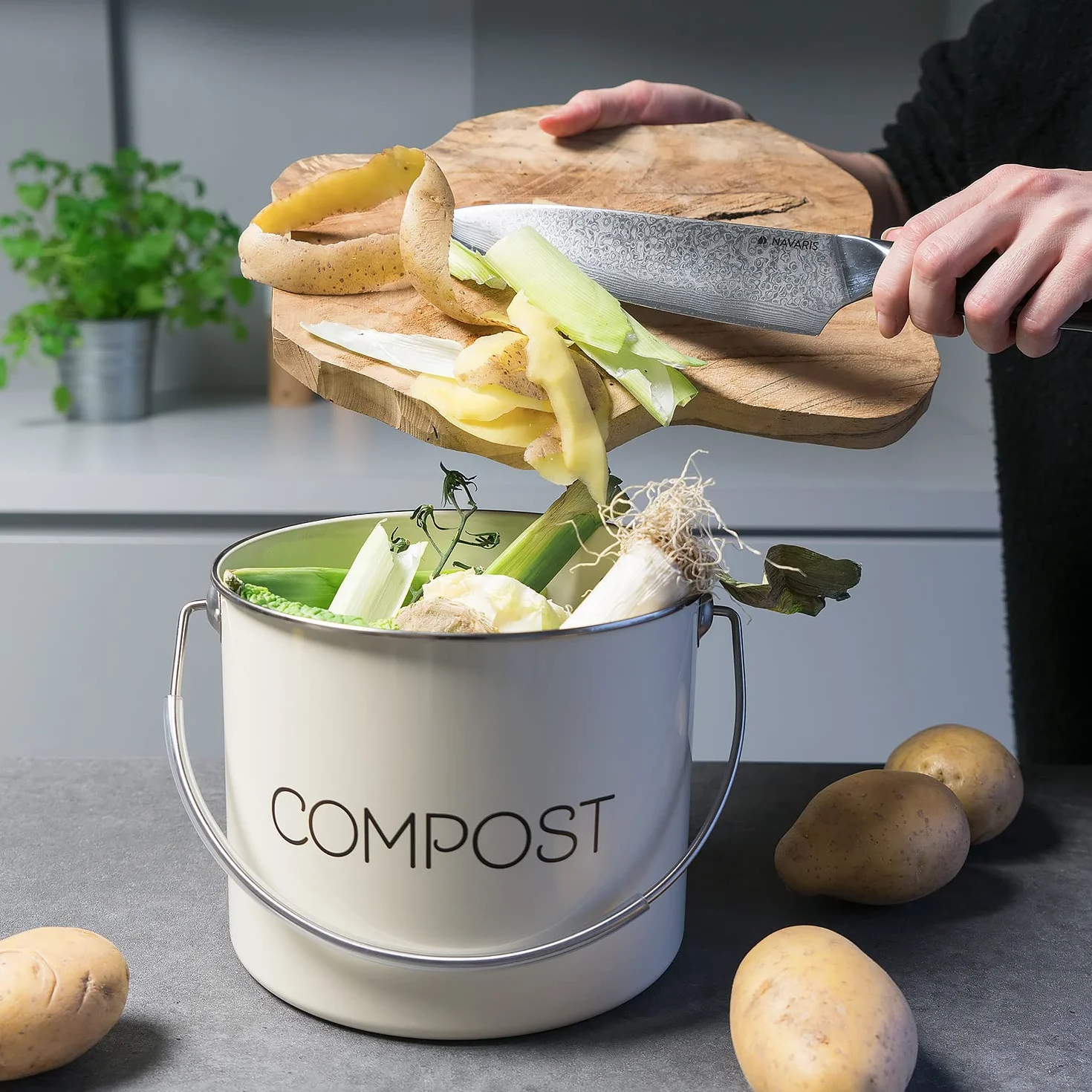 Navaris Metalowy kosz na kompost, 3 l, kuchenne wiadro do kompostowania z filtrami węglowymi i pokrywką, do recyklingu ekologicznych odpadów spożywczych w pomieszczeniach, kremowy