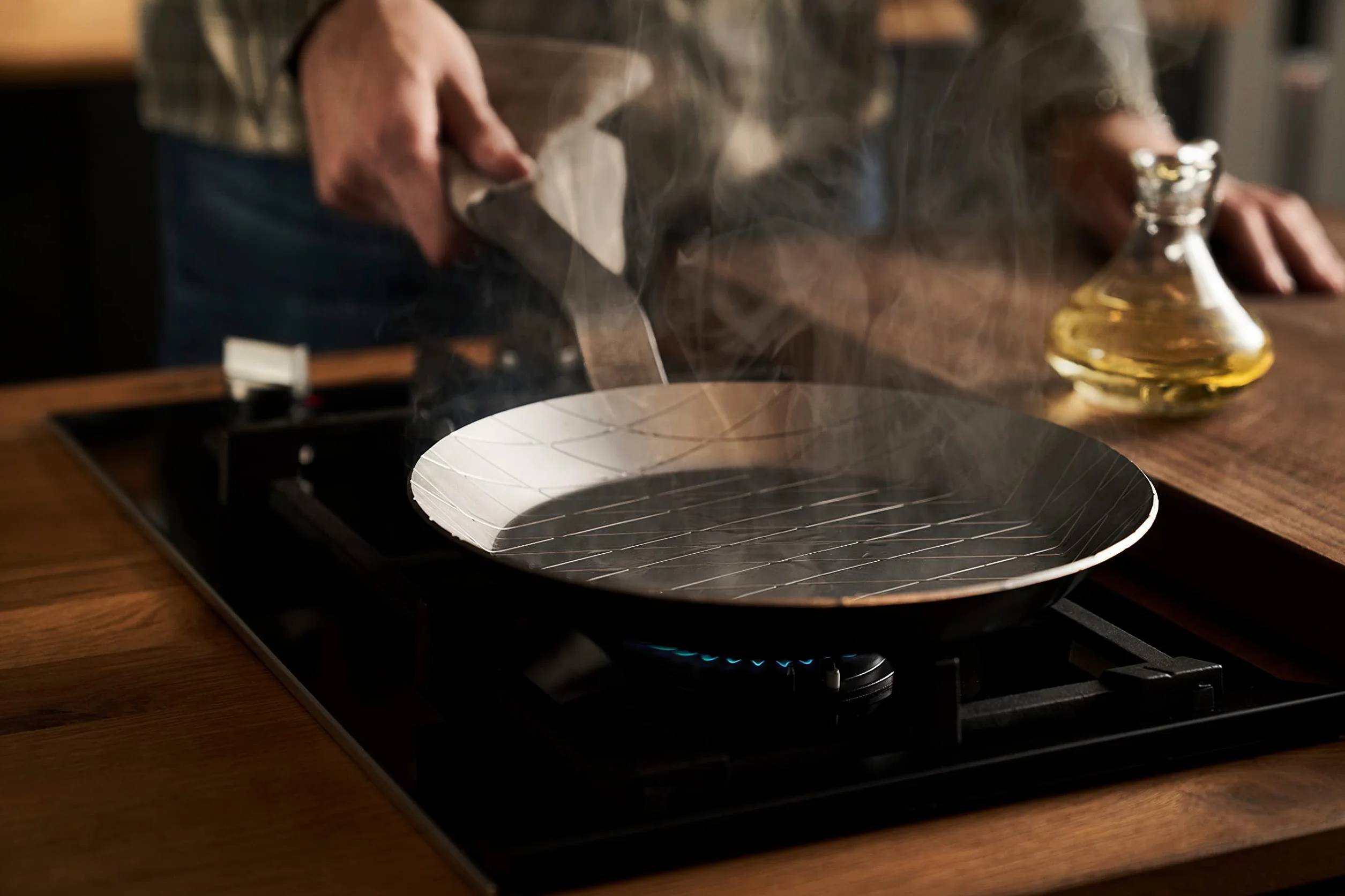 ZWILLING Forge Patelnia Żelazna - Wytrzymała do Specjalnych Smaków Pieczenia, ze Stabilną Podstawą i Wzorem Diamentowym, Ø 28 cm, Srebrna