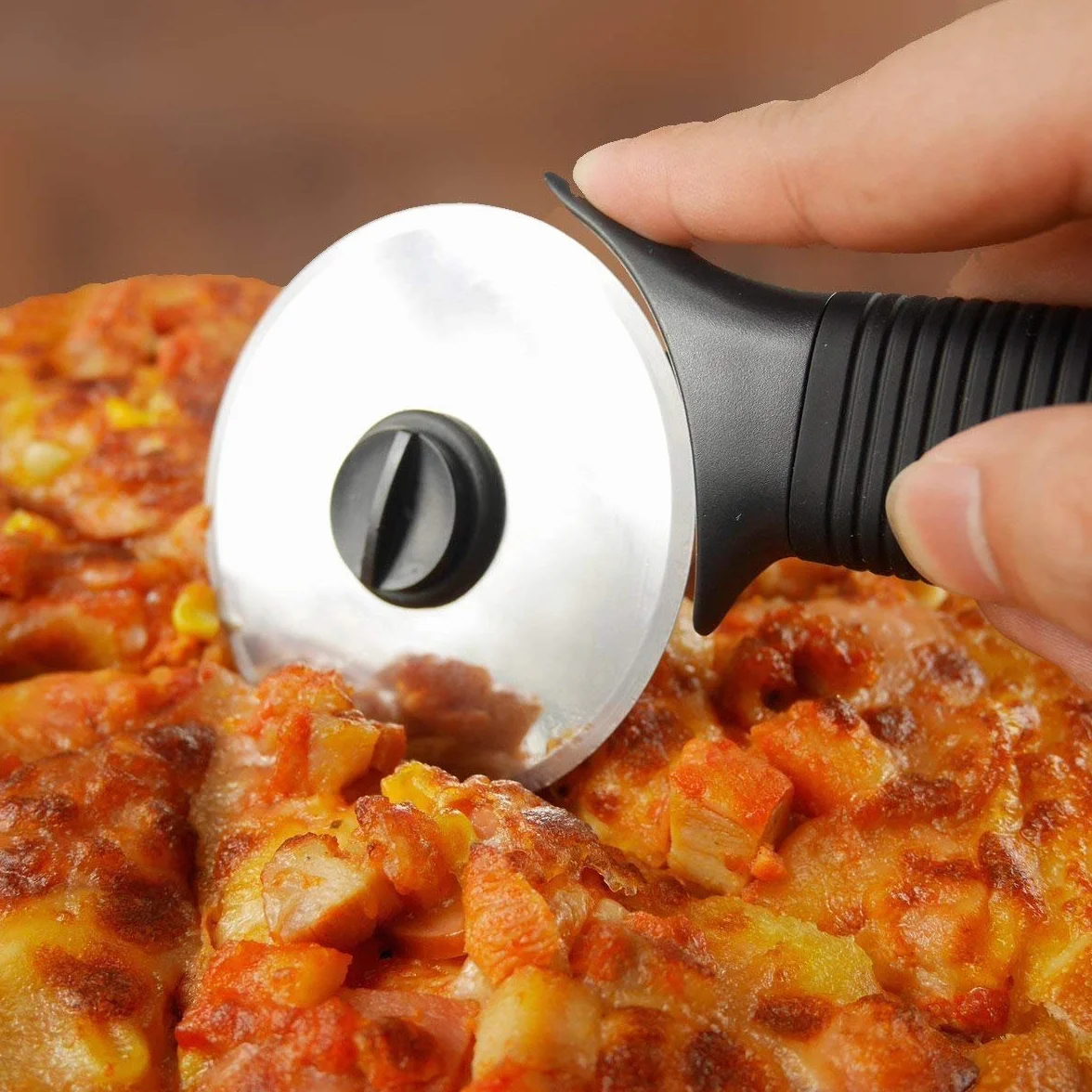 Nóż do Pizzy, Czarny