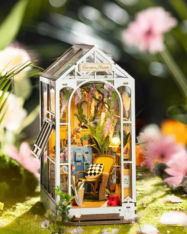 Rolife Zestawy Book Nook dla dorosłych DIY miniaturowy zestaw ze światłem do dekoracji biurka biblioteki półki na książki 3D drewniane puzzle szklarnia Booknook zestawy modeli dla dorosłych do