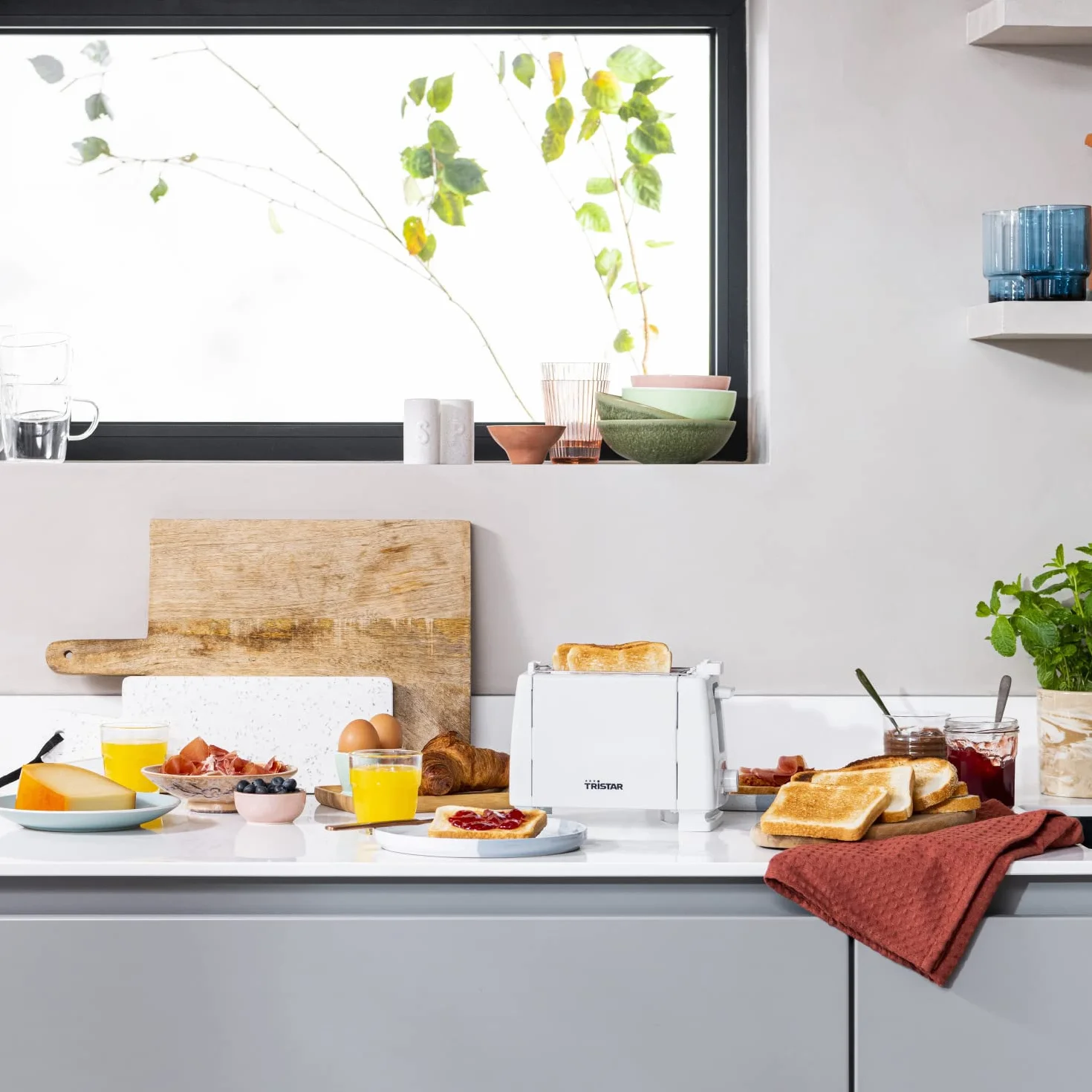 Tristar BR-1009 toster, 650 W, na 2 kromki tostów, 2 krótkie szczeliny, 6 poziomów opiekania i funkcja podgrzewania bułek – biały