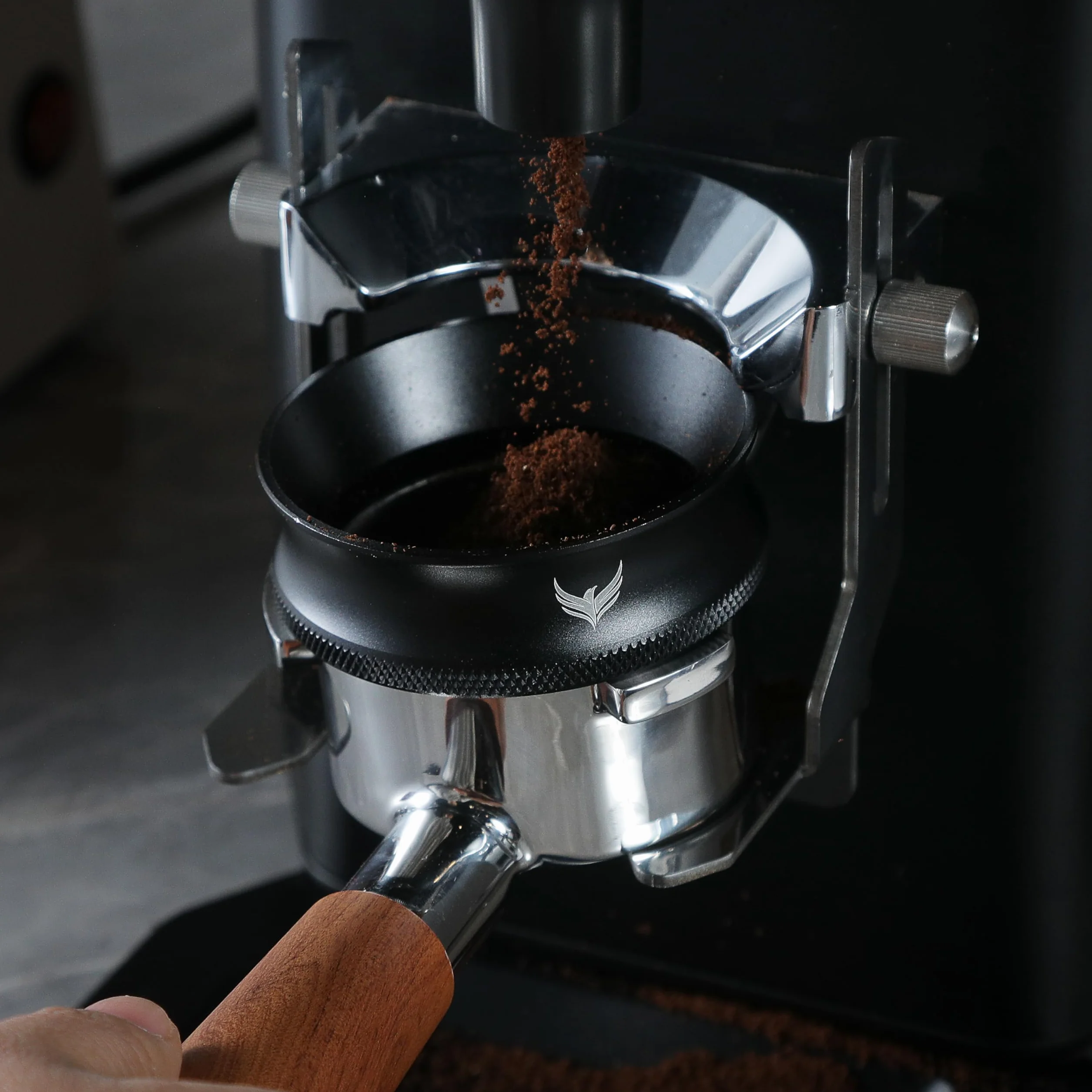 Lejek dozujący i krążek do espresso, zestaw młynka, lejek portafiltrowy (czarny, 58 mm magnetyczny)