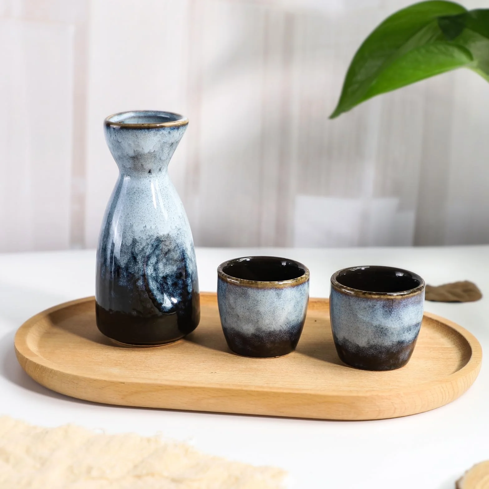 Zestaw do sake z kubkiem do sake i winem, naczyniem porcelanowym, zestaw do podgrzewania 1 garnka sake, 4 kubki do sake (A1)