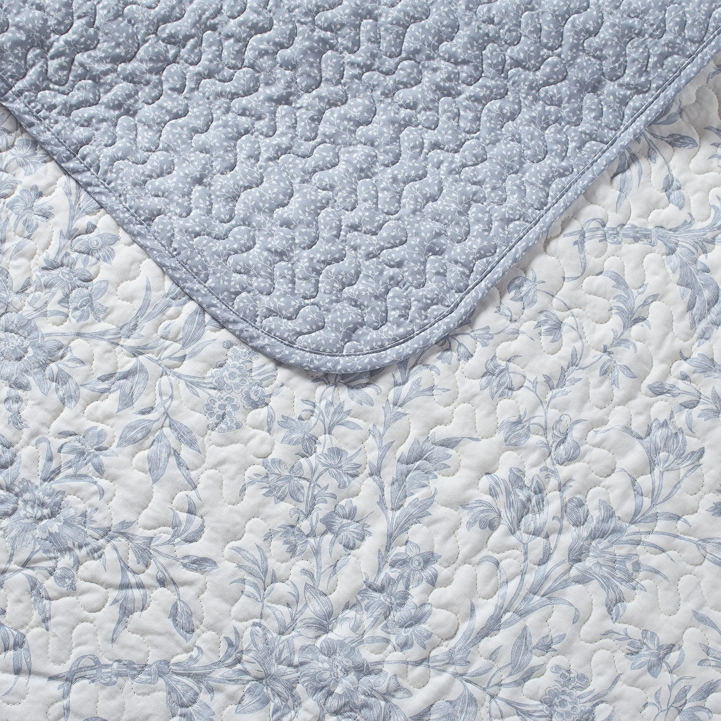 Laura Ashley Komplet pościeli z narzutą rozmiar King, bawełniany dwustronny zestaw pościeli z dodatkową poszewką na poduszkę, całoroczny wystrój domu, niebieski Amberley