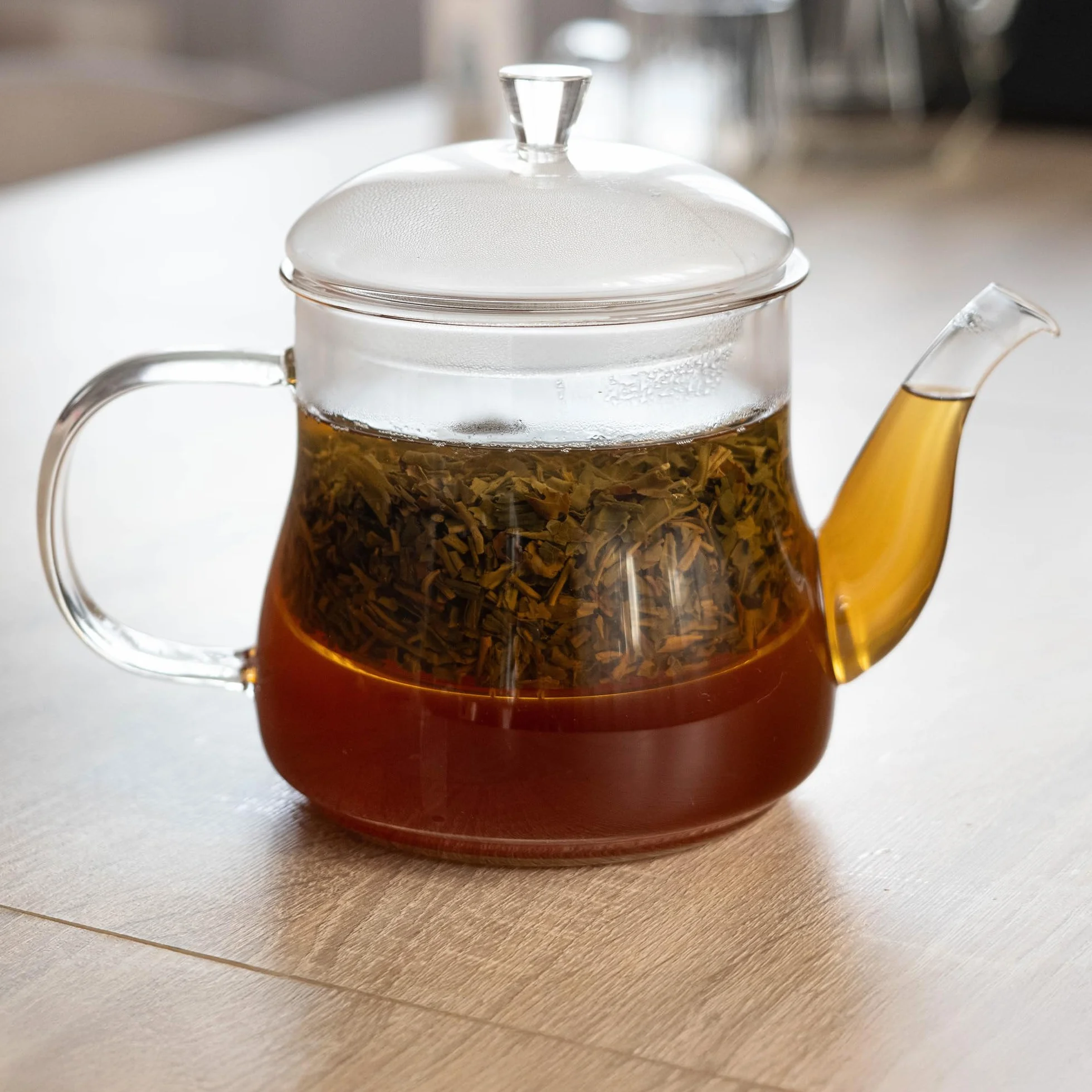 KADAX Dzbanek do herbaty ze szkła, 1 l, odporny na wysokie temperatury, szklany dzbanek z sitkiem do herbaty sypkiej, szklany dzbanek z pokrywką i sitkiem, zaparzacz do herbaty, dzbanek z sitkiem