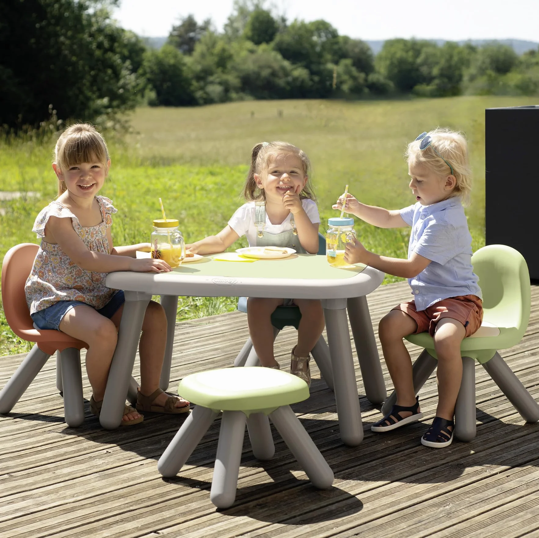 Smoby Life - Krzesło dziecięce w kolorze zielonym - Do użytku wewnątrz i na zewnątrz - Powłoka anty-UV - Materiał z recyklingu - Od 18 miesięcy - Wyprodukowano we Francji