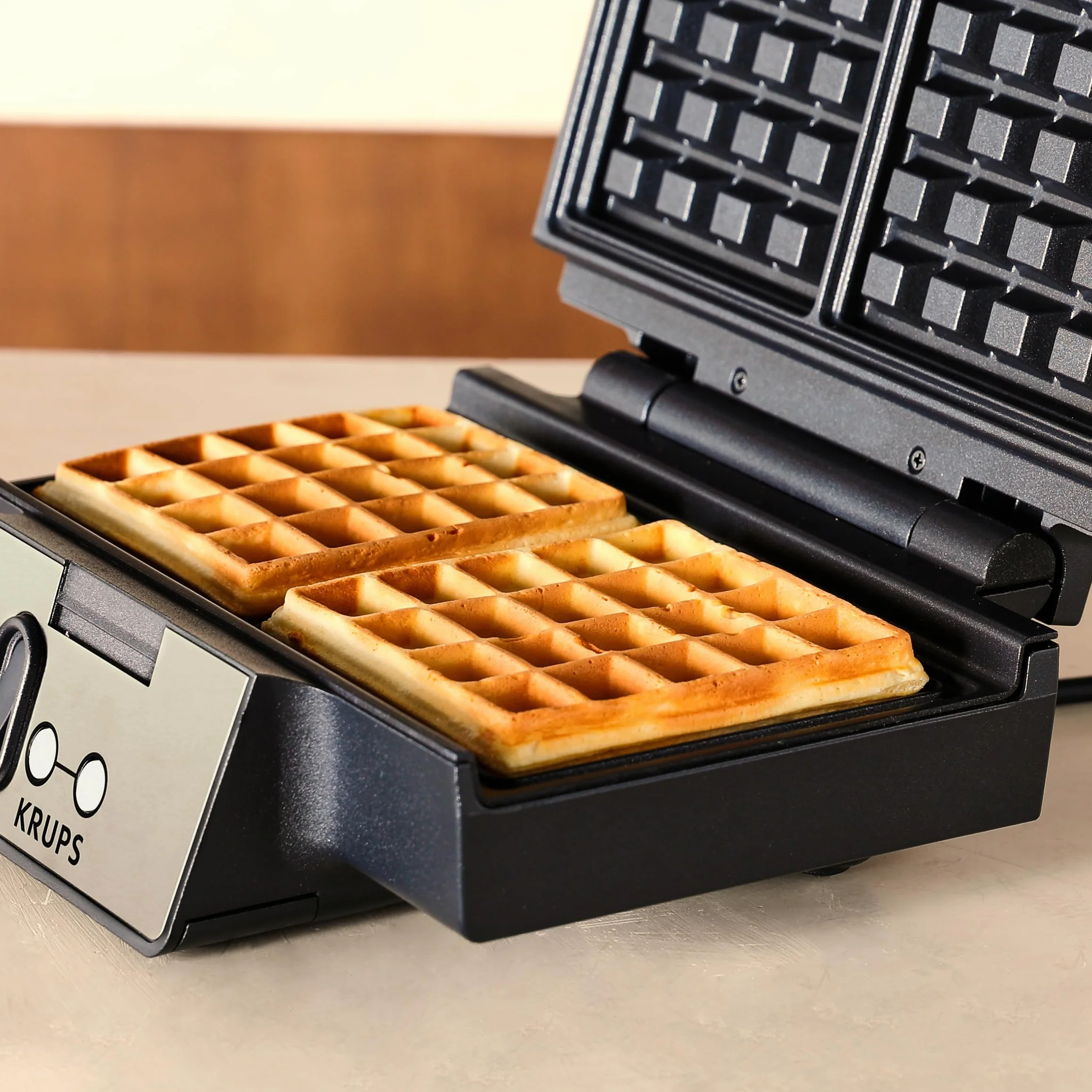 Krups FDK261 Iconic Gofrownica, moc 850 W, płyty nieprzywierające z powłoką ceramiczną, ikoniczne wzornictwo, pionowe przechowywanie, przyjazny dla użytkownika, srebrny/czarny