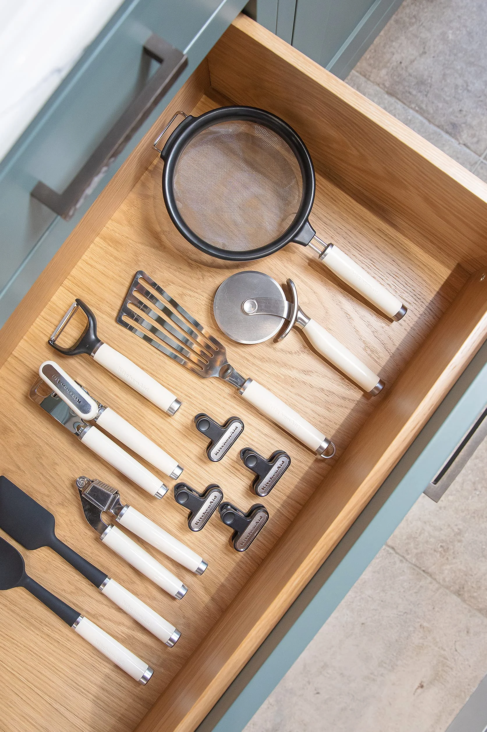 KitchenAid Cedzak z Rączką, Stal Nierdzewna - Kolor Almond Cream