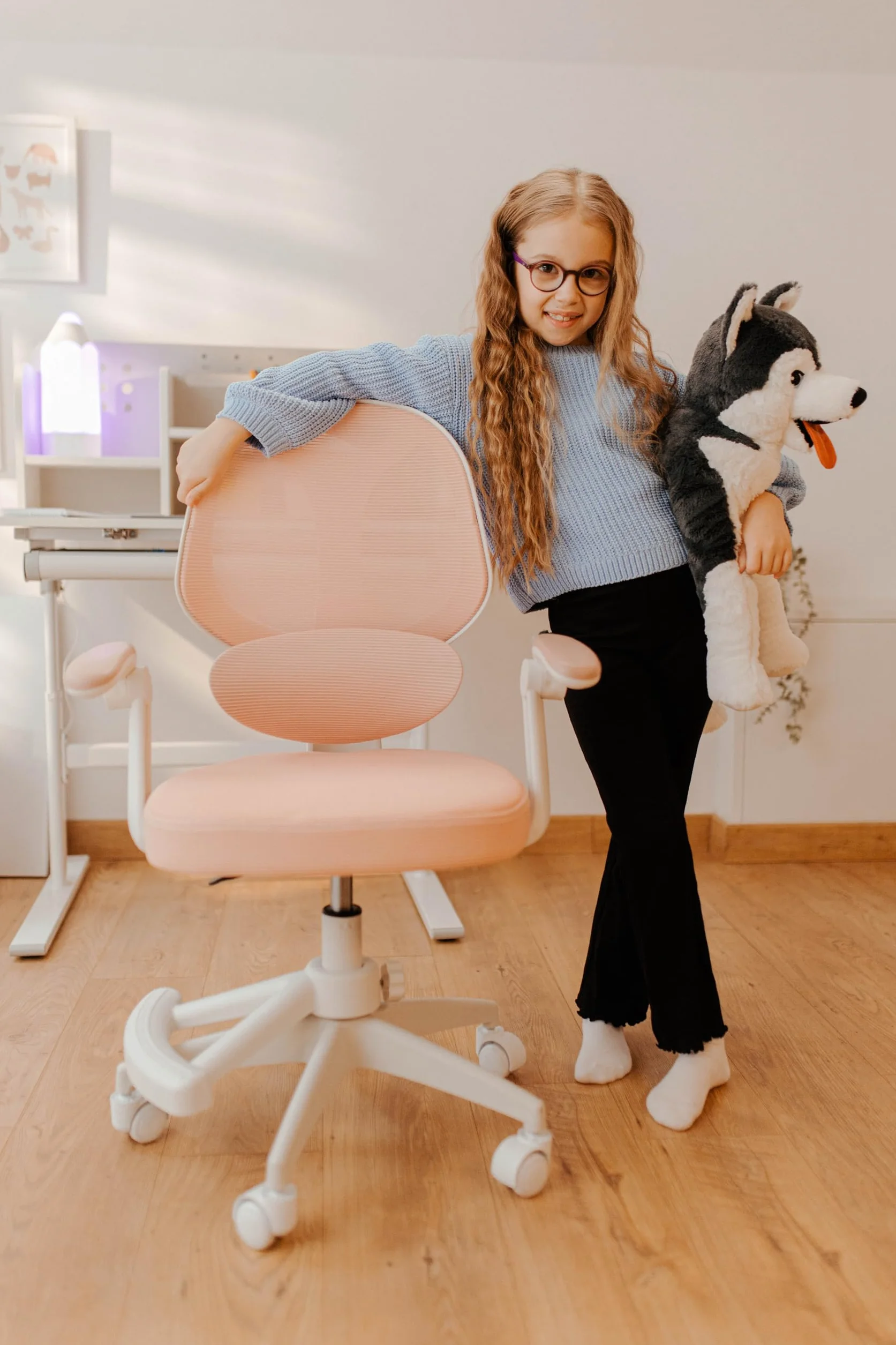 MARK ADLER Junior 4.5 ergonomiczne krzesło obrotowe dla dzieci z regulacją wysokości i podparciem lędźwiowym