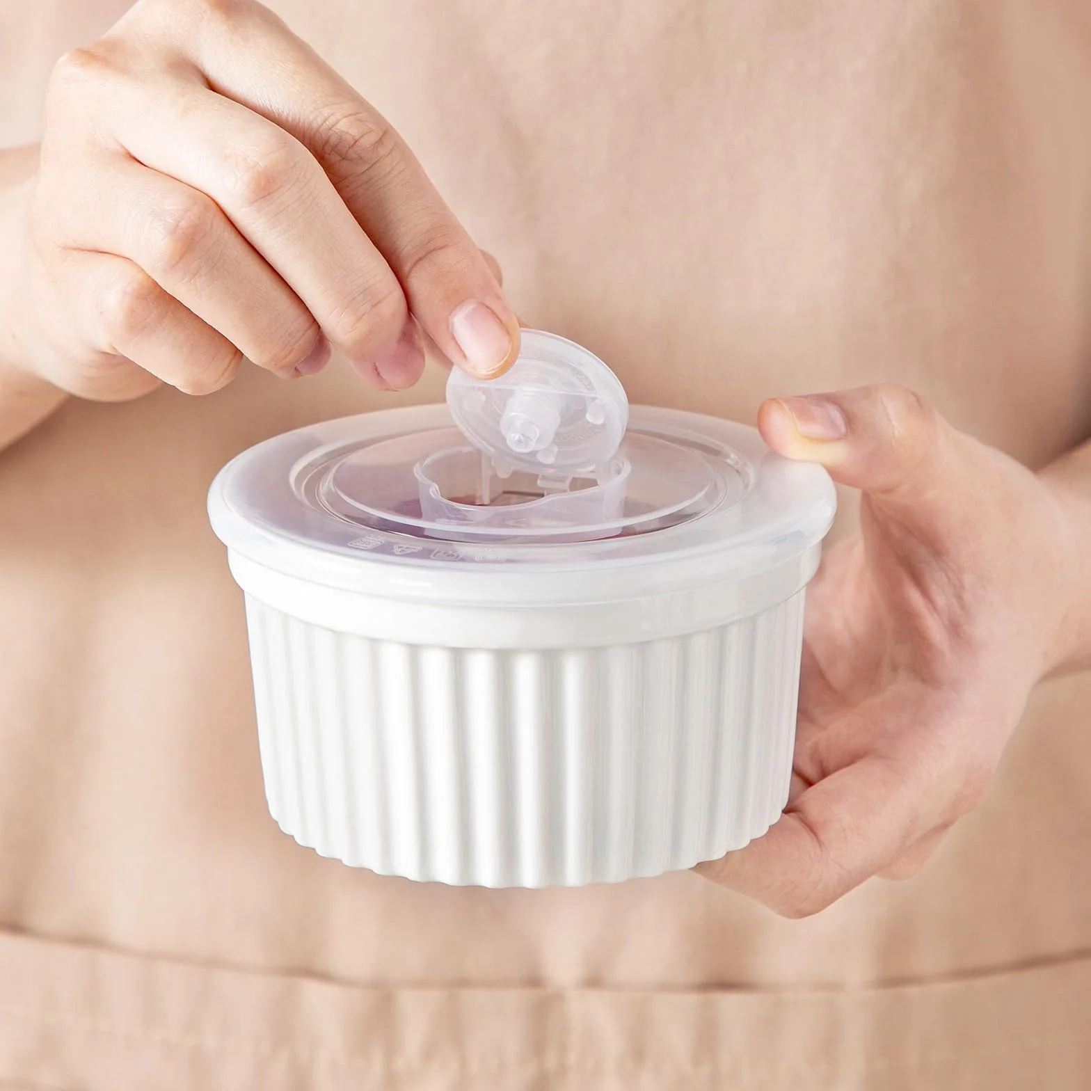 vancasso Ramekins 230 ml z pokrywkami, zestaw 6 naczyń do sufletu, 10,1 cm, biała porcelana, kremowe ramekiny, kubki do pieczenia pudddingu, owoców, dipów, zmywarki i piekarnika