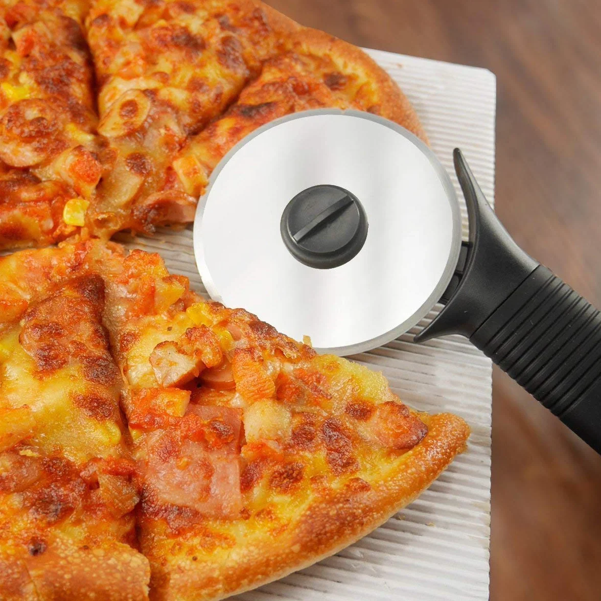 Nóż do Pizzy, Czarny