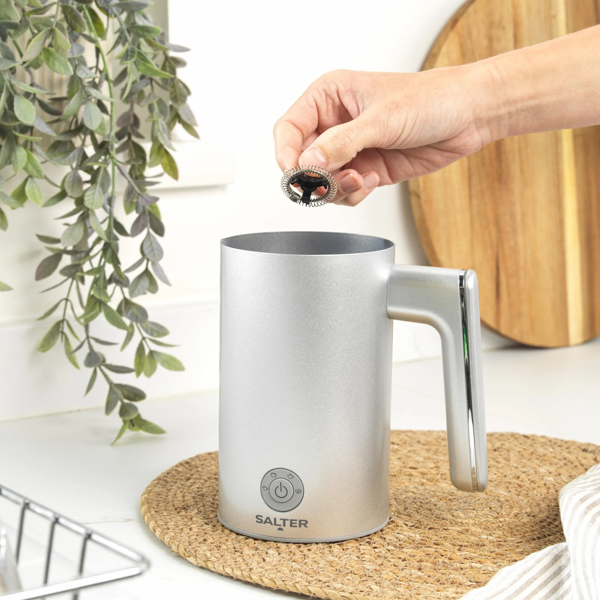 Salter Aspen Spieniacz do mleka – Elektryczny spieniacz 4 w 1, goracy i zimny, kontrola temperatury Strix, kawa, cappuccino, latte; pojemnosc: spienianie 150ml/podgrzewanie 300ml, EK6359MMSVDE